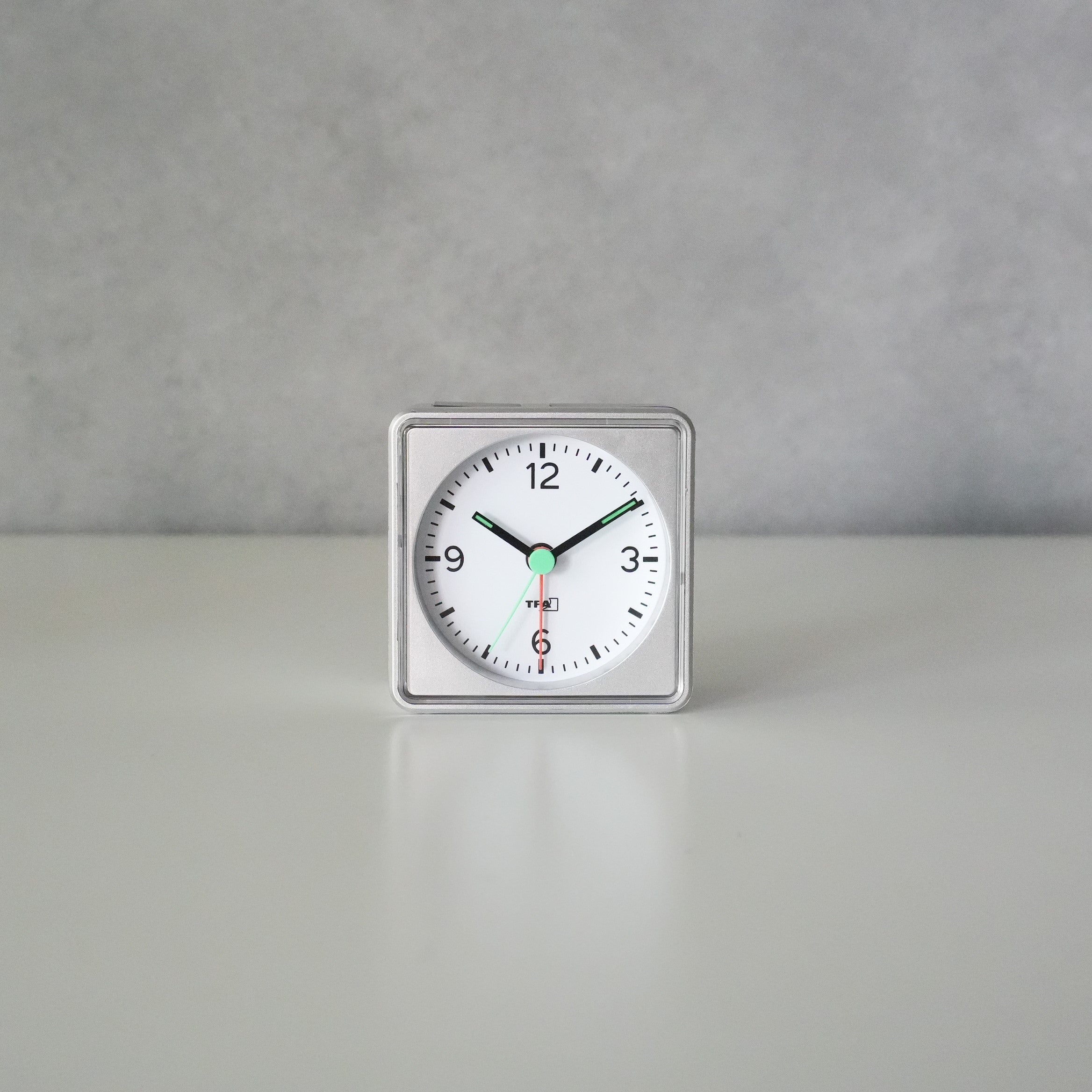 Analogue Alarm Clock 60.1013.54