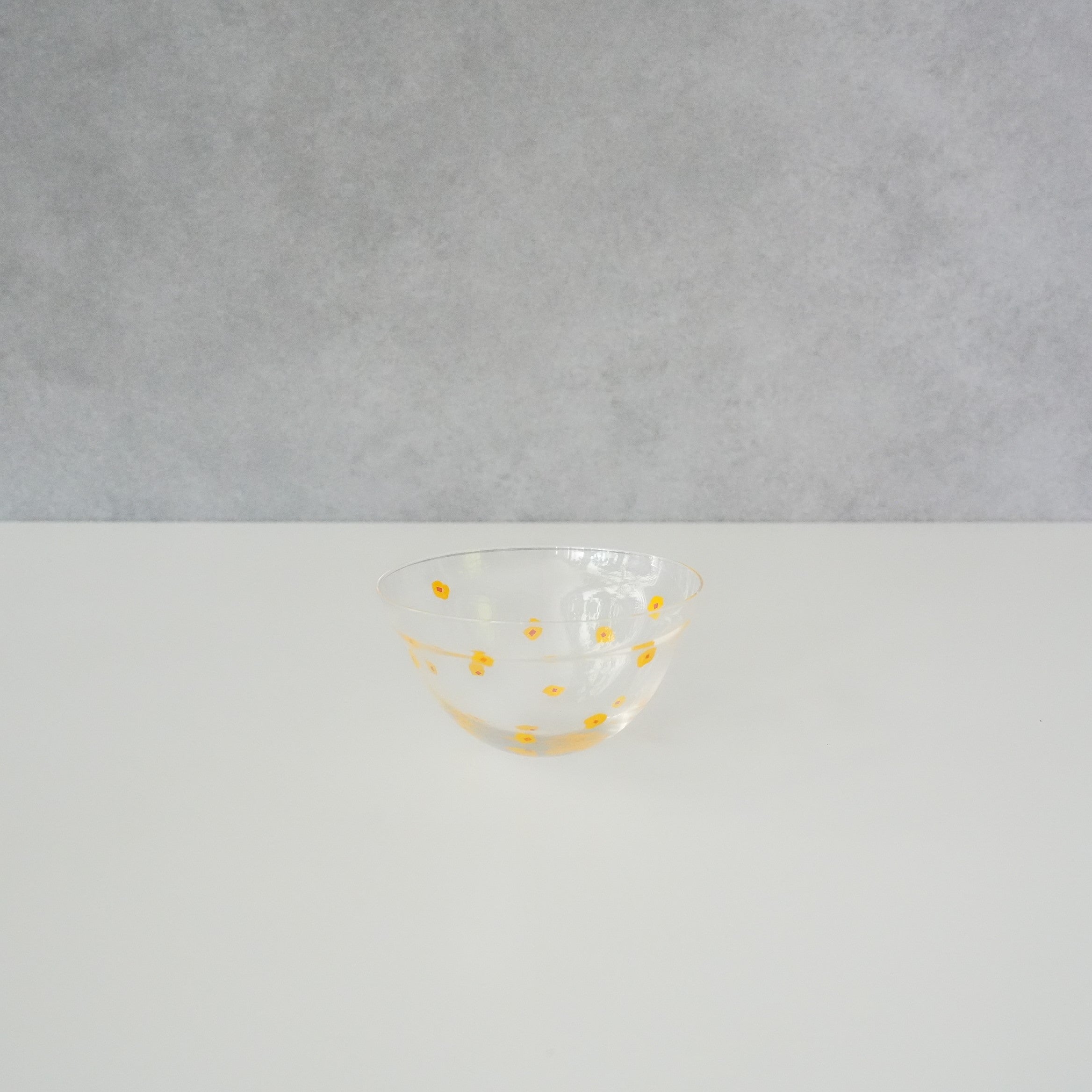 うそみたいなコップ 小花のカップ きいろ
