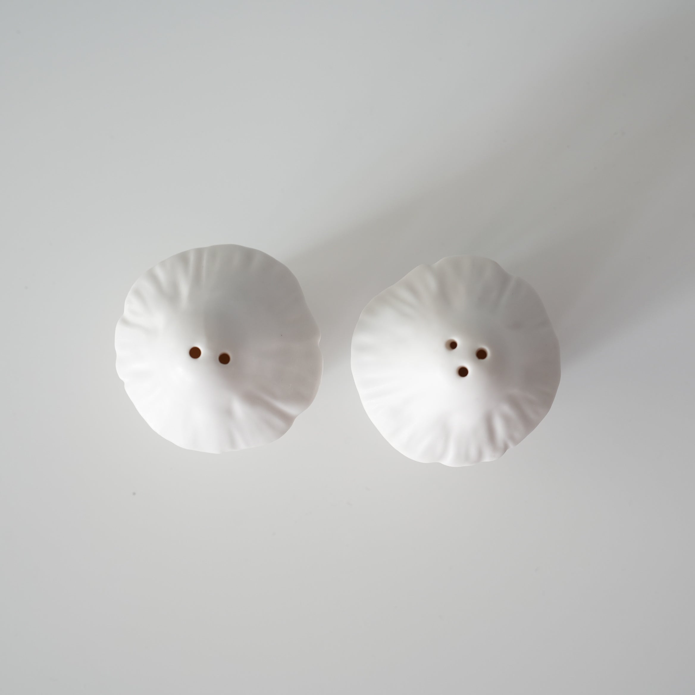 CERAMIC SALT & PEPPER SHAKER SET