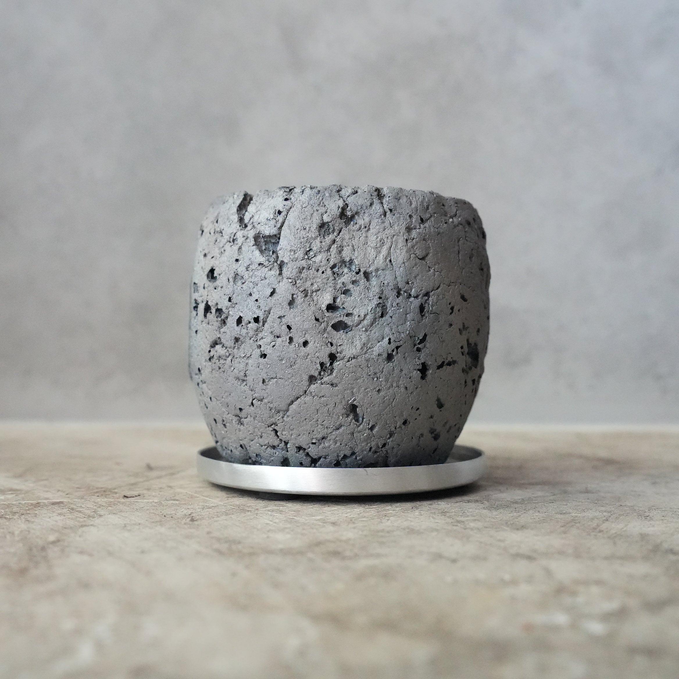 BLACK LAVA PLANTER