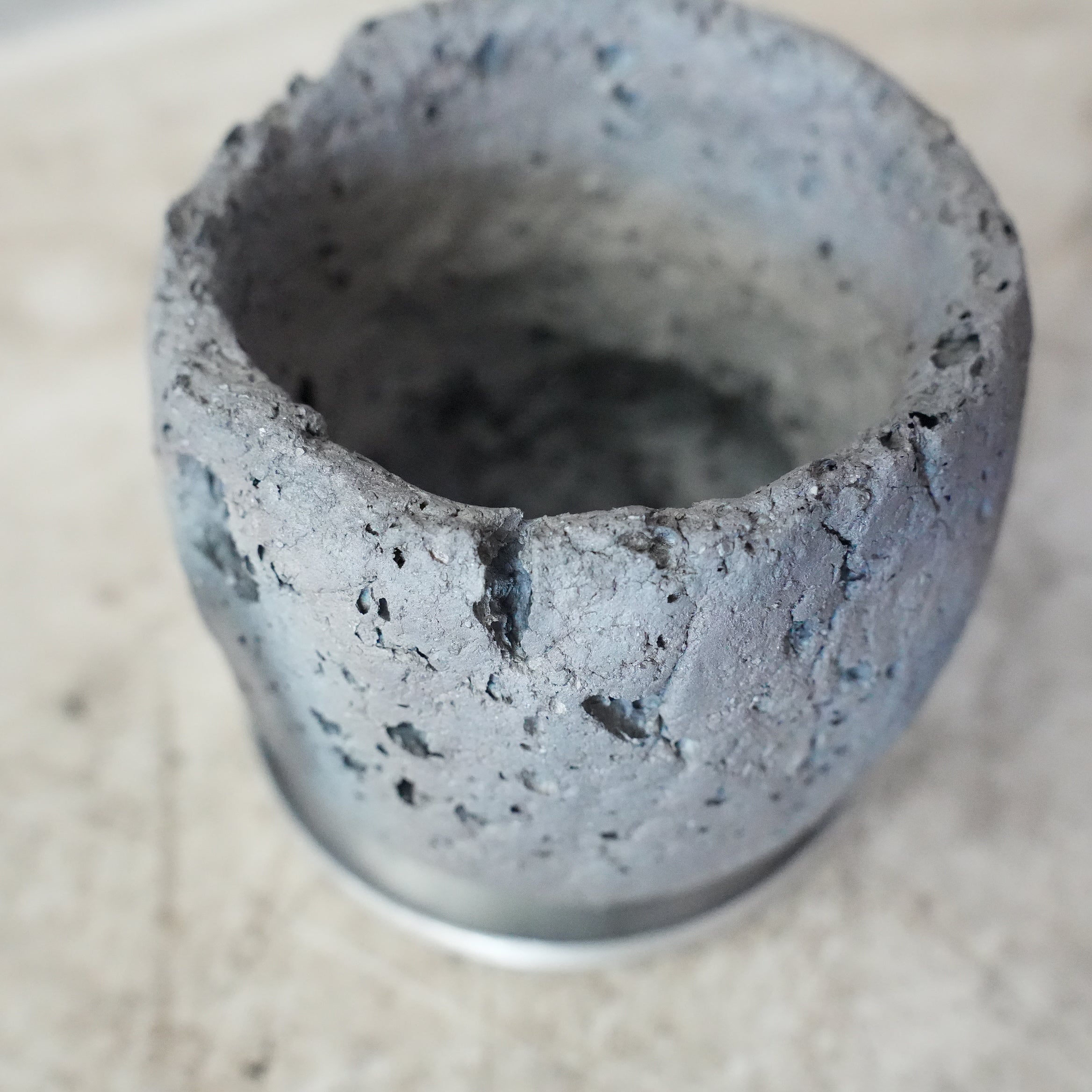 BLACK LAVA PLANTER