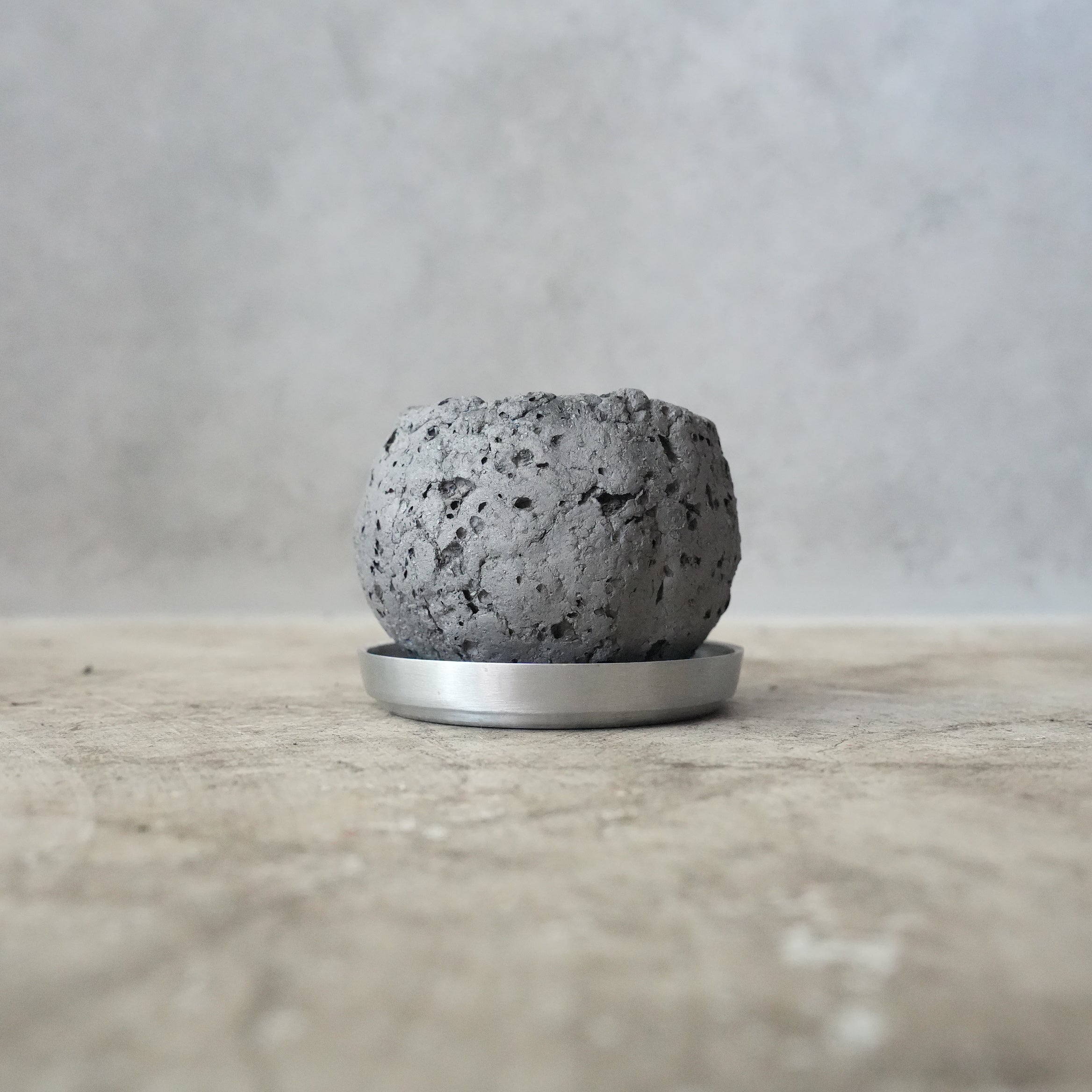 BLACK LAVA PLANTER