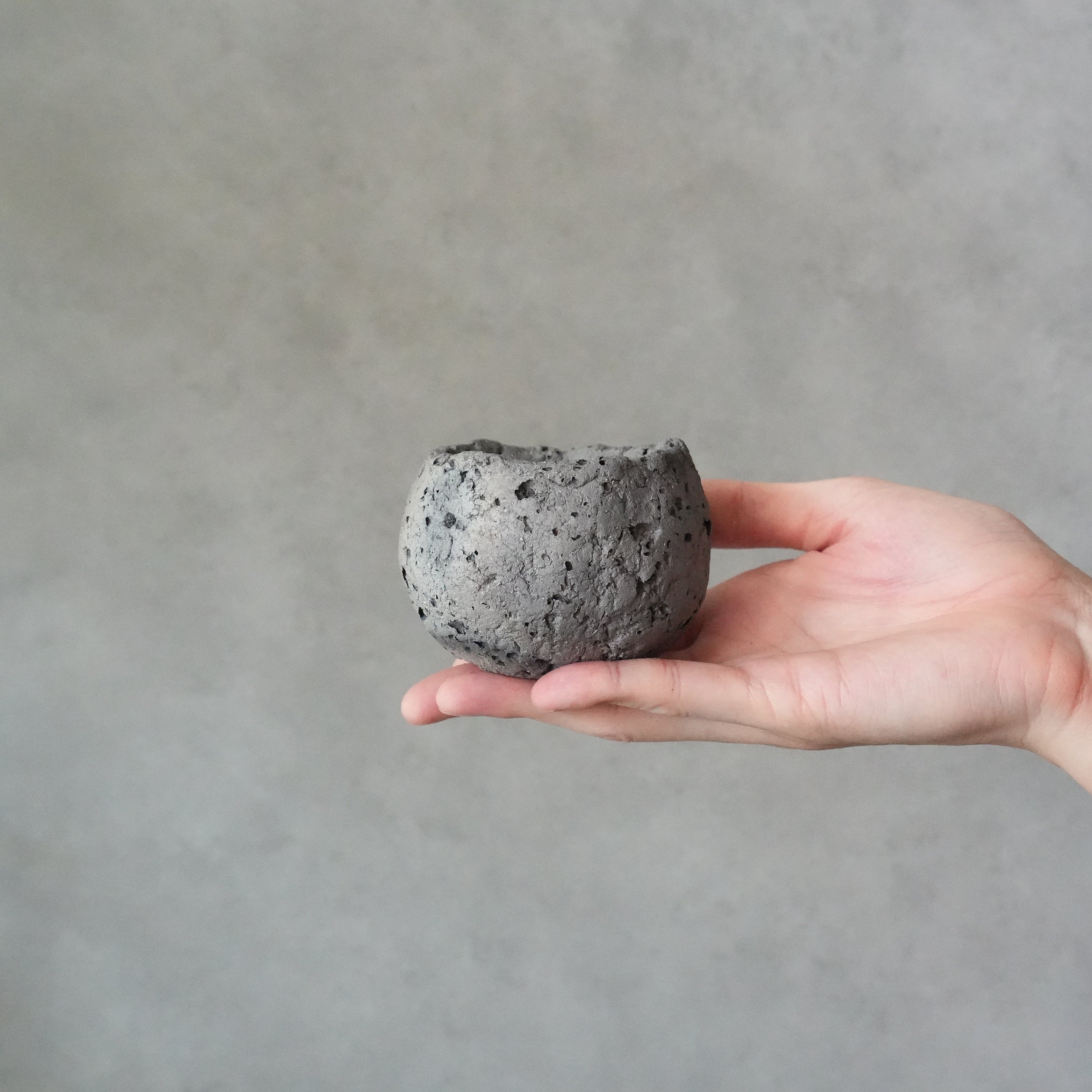 BLACK LAVA PLANTER