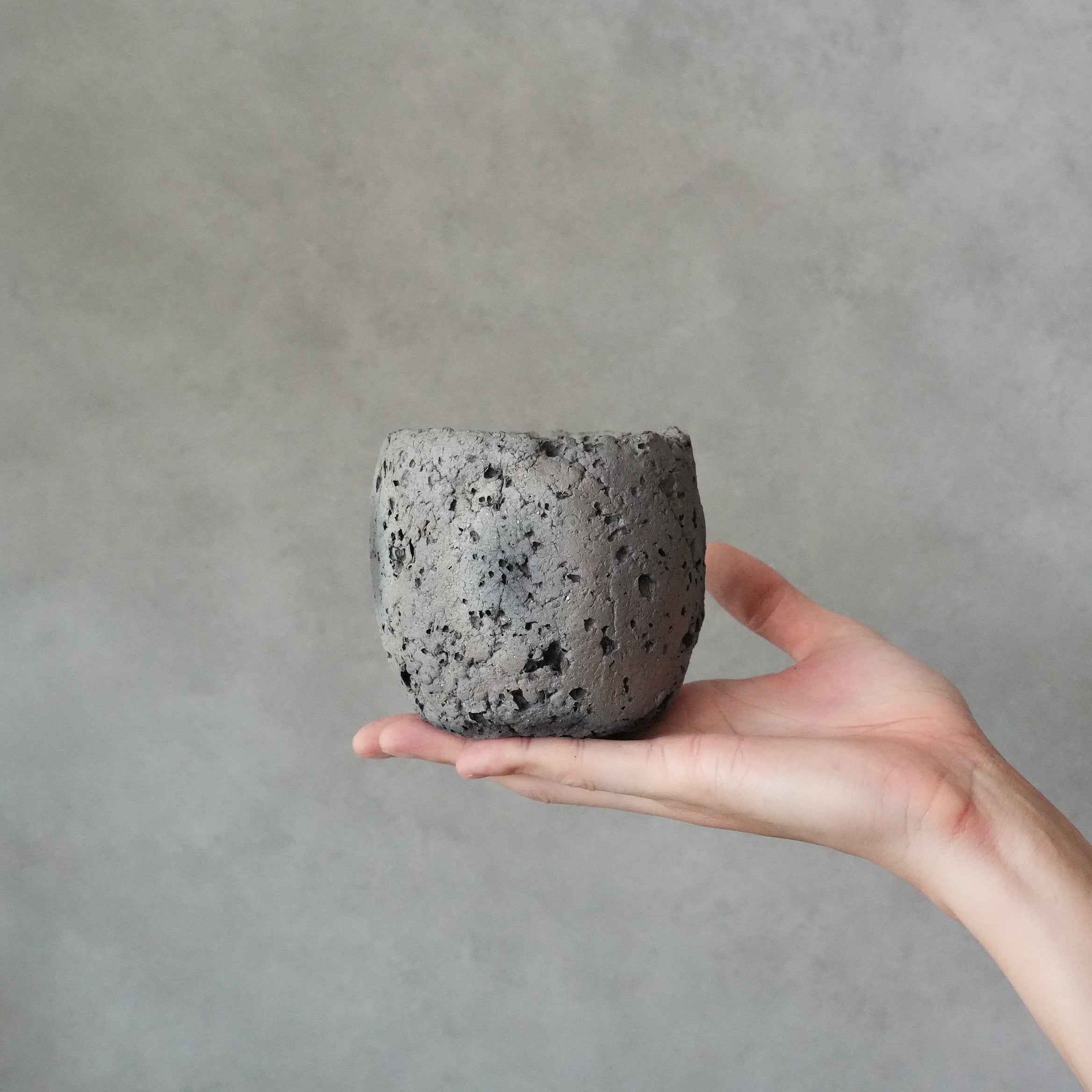 BLACK LAVA PLANTER