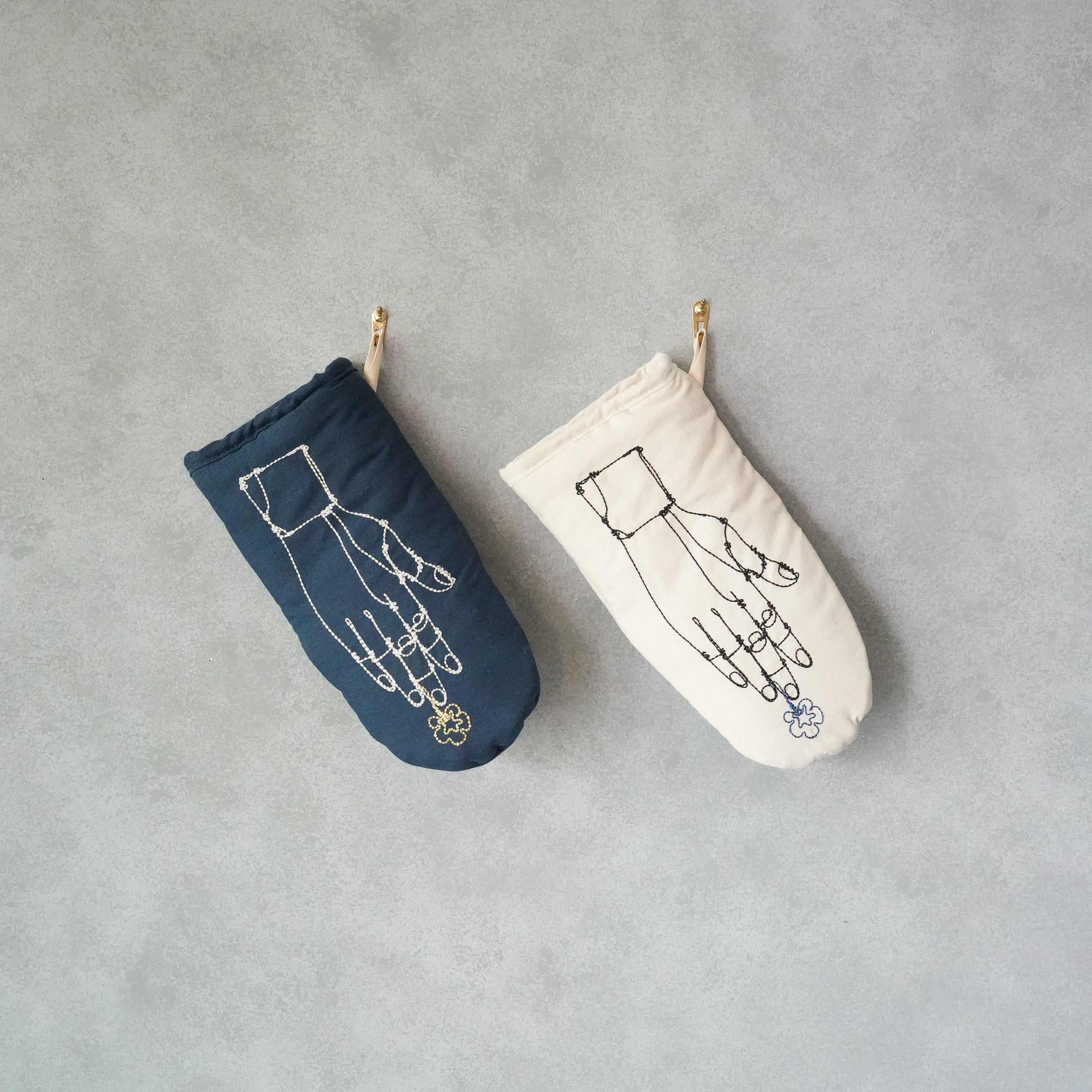 HAyU Embroidery Mitten