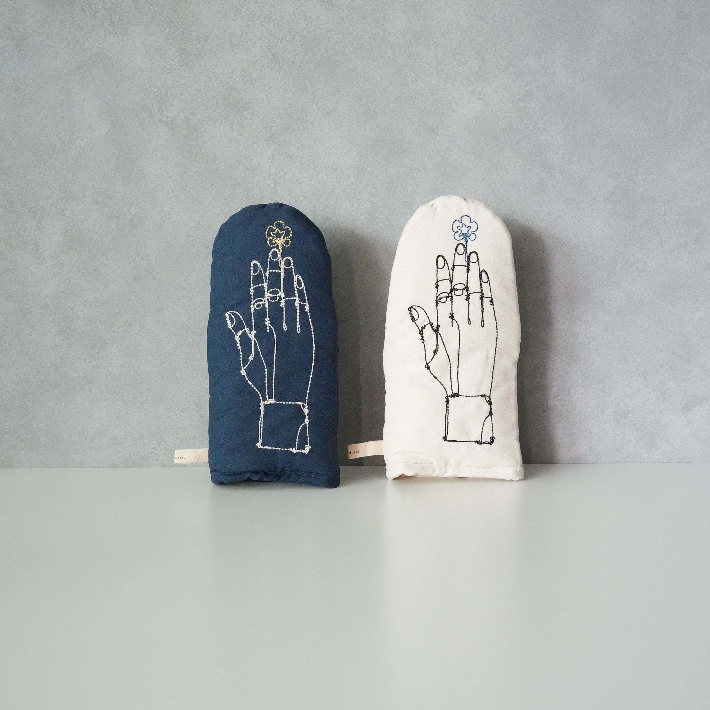 HAyU Embroidery Mitten
