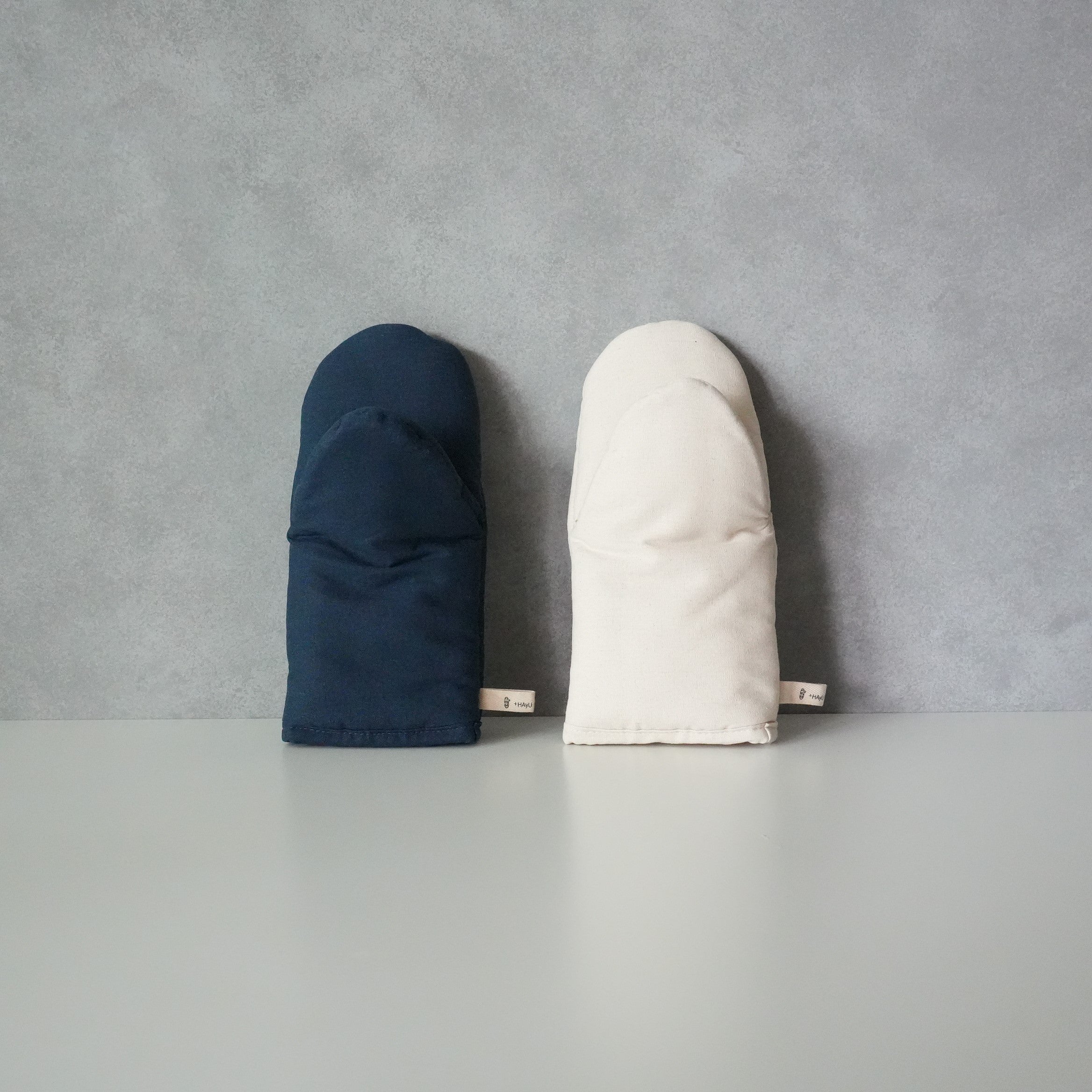 HAyU Embroidery Mitten