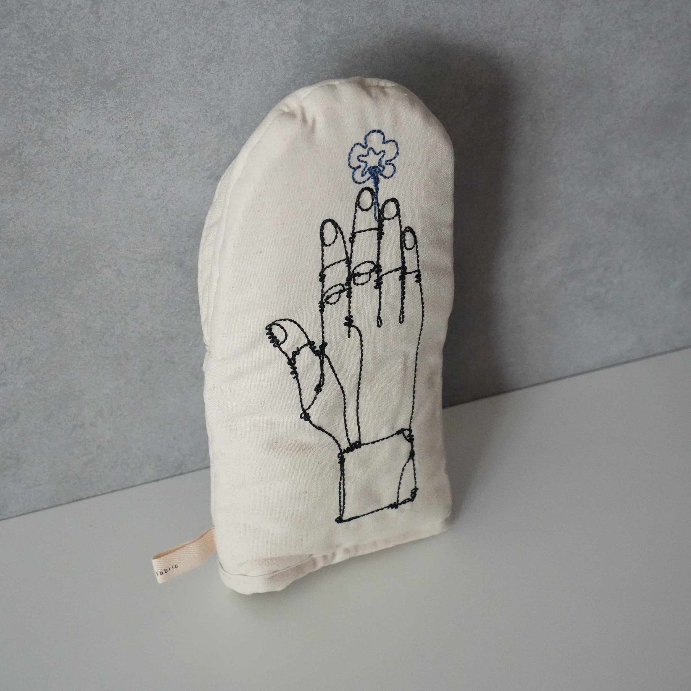 HAyU Embroidery Mitten