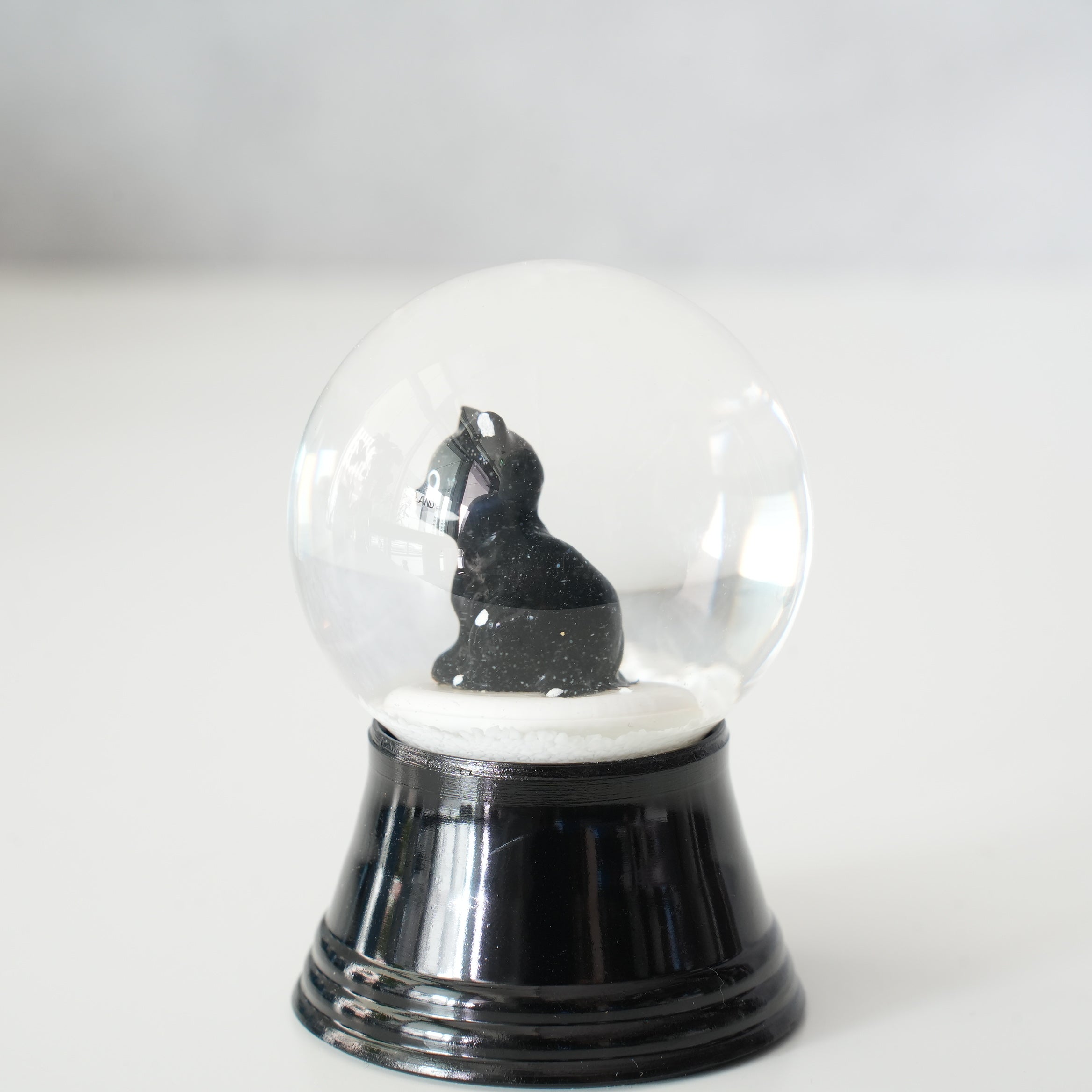 PERZY スノーグローブ 45mm Cat sitting black
