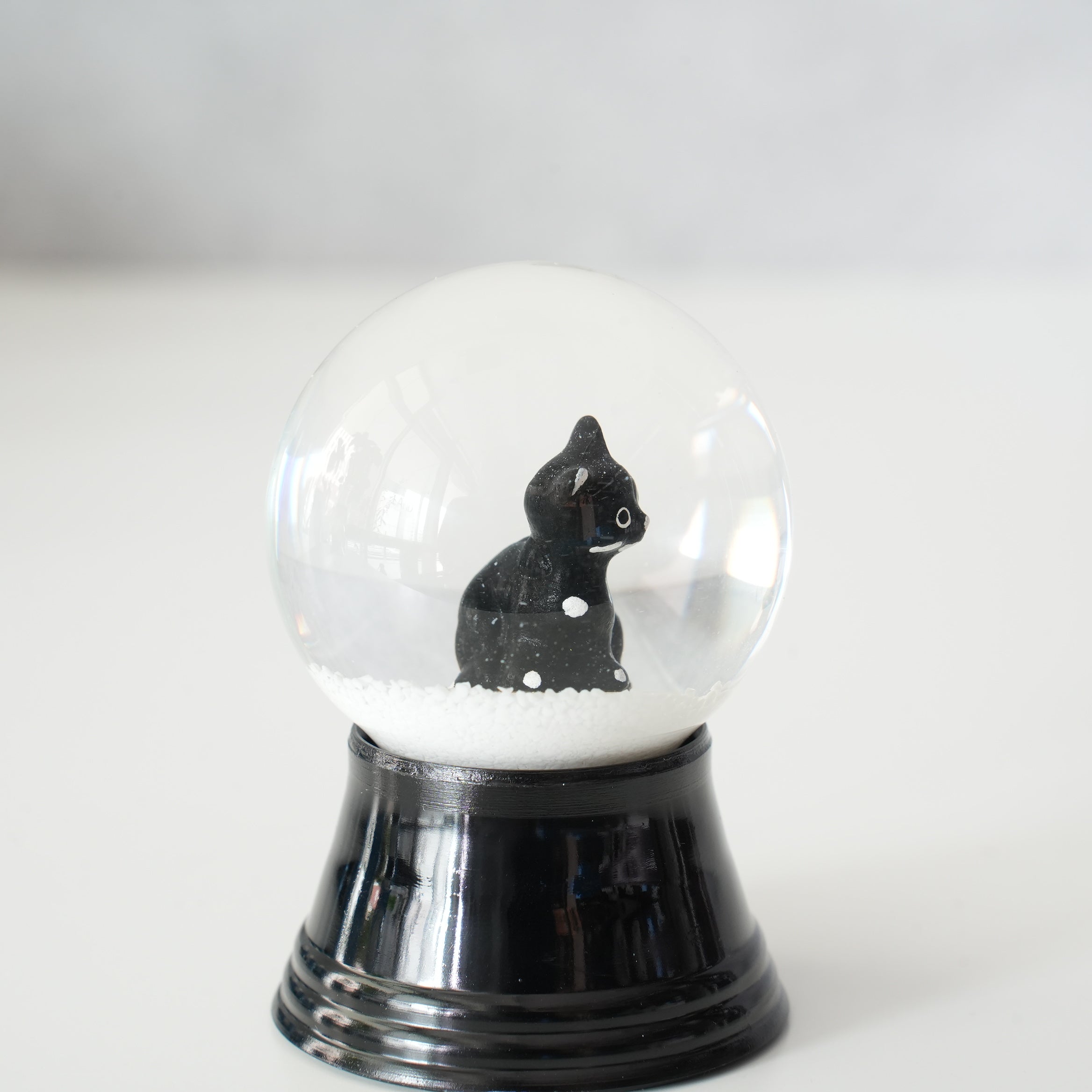 PERZY スノーグローブ 45mm Cat sitting black