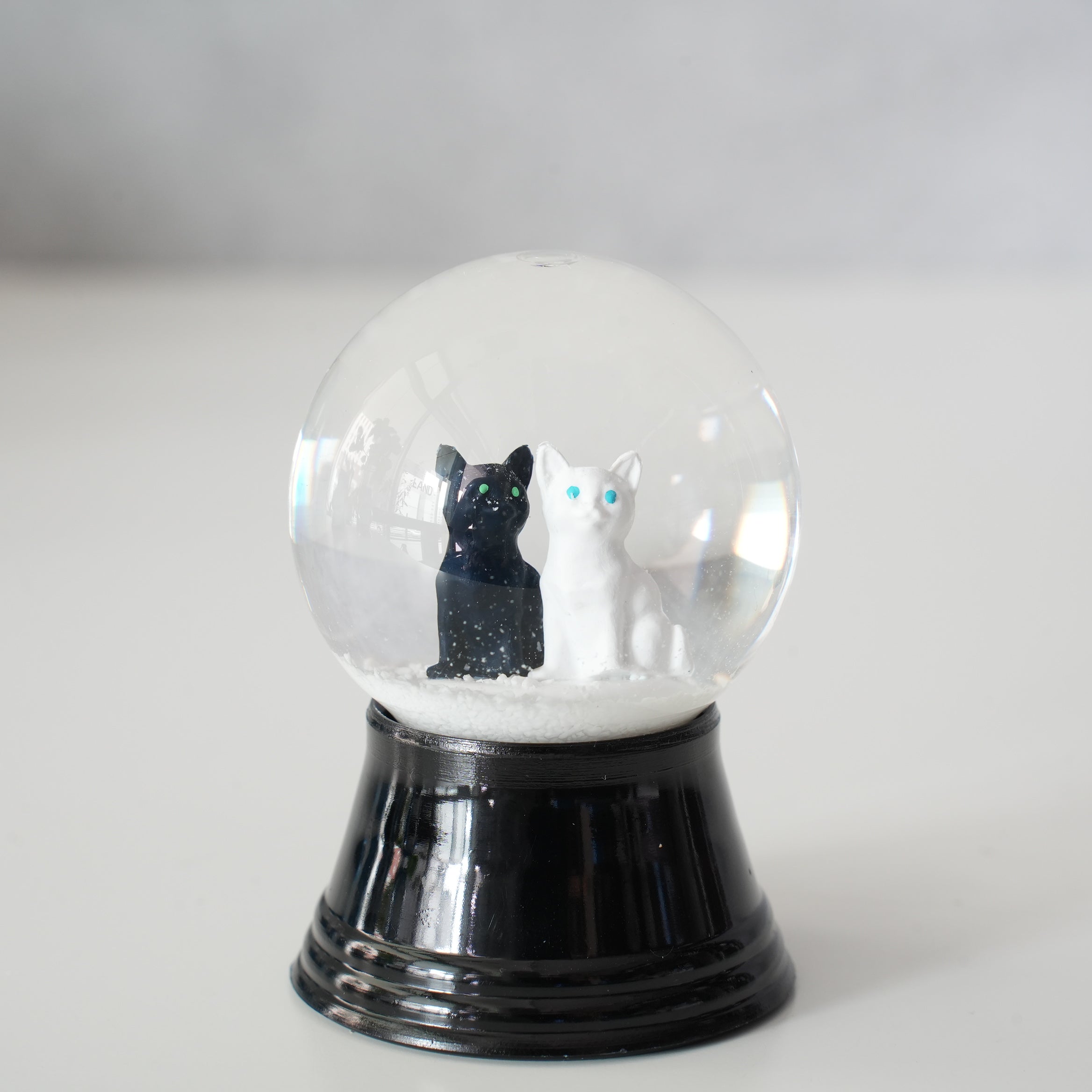 PERZY スノーグローブ 45mm Cats white and black