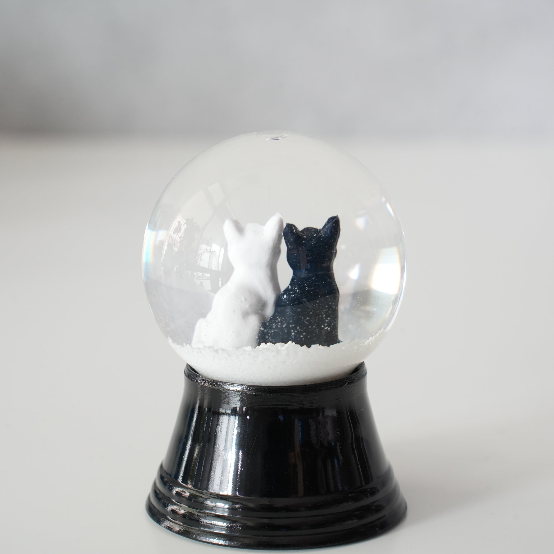 PERZY スノーグローブ 45mm Cats white and black