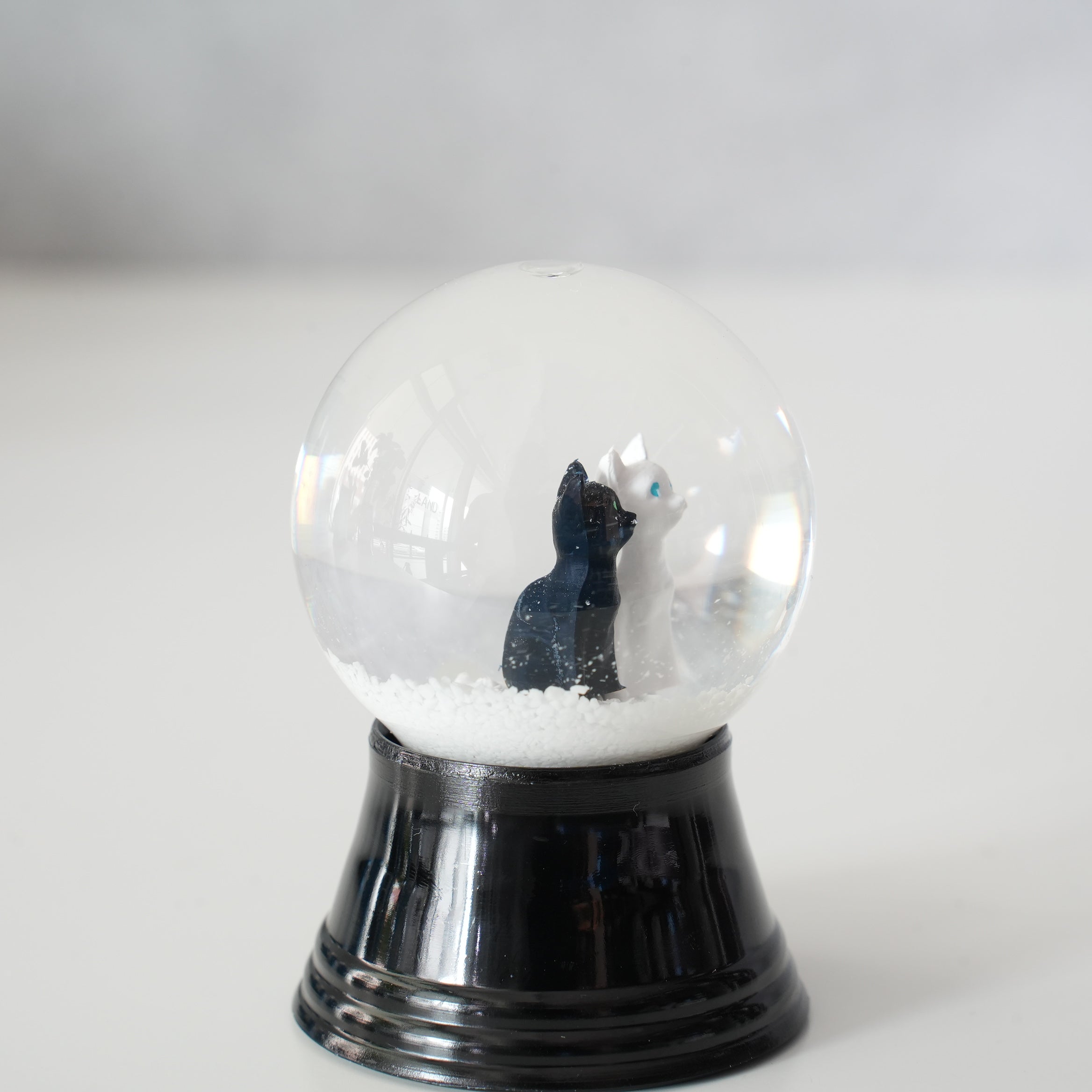 PERZY スノーグローブ 45mm Cats white and black