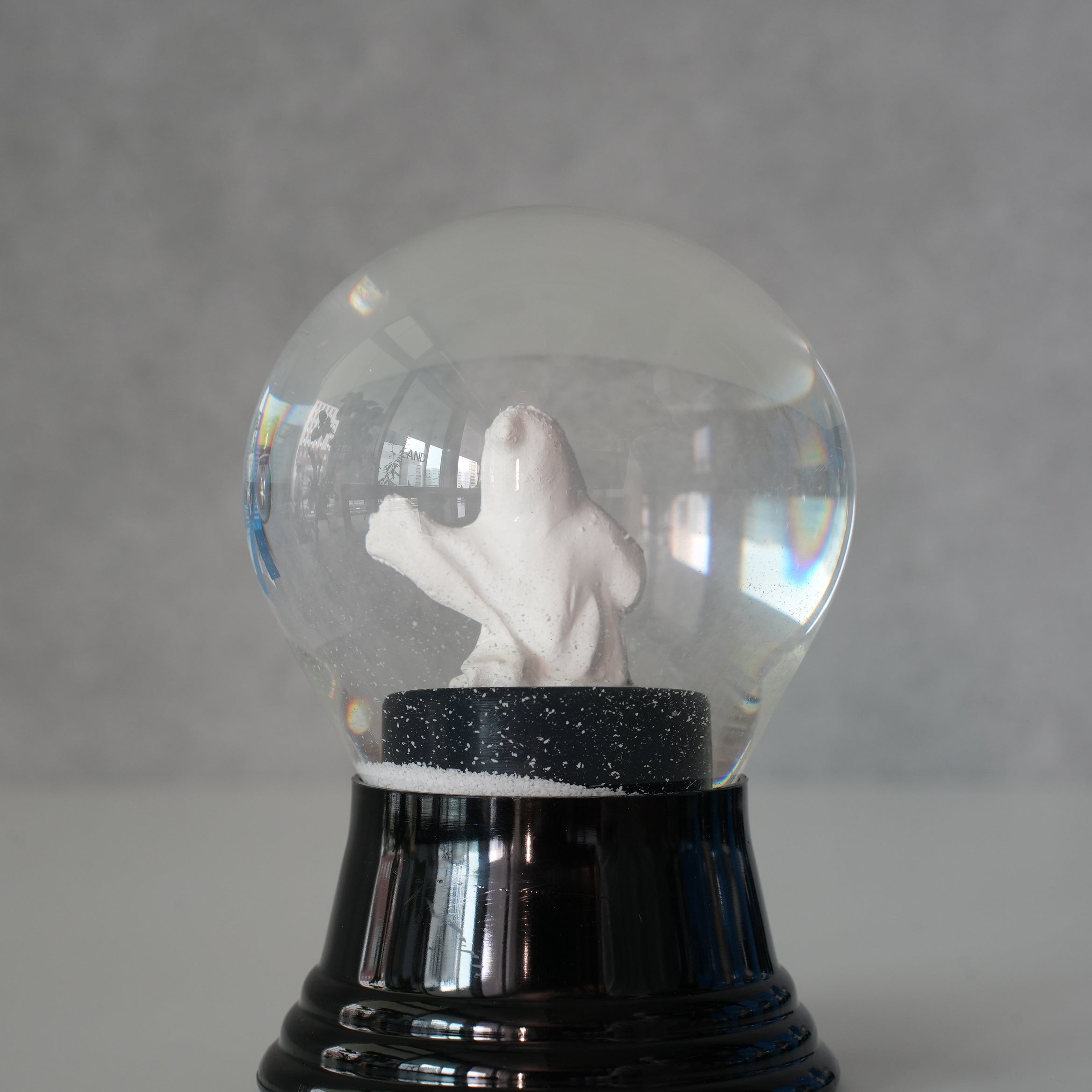 PERZY スノーグローブ 80mm Ghost