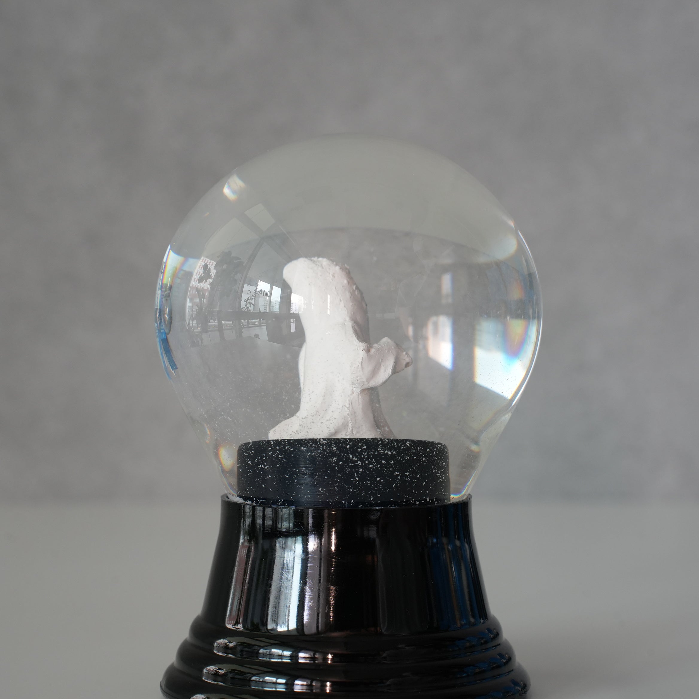 PERZY スノーグローブ 80mm Ghost