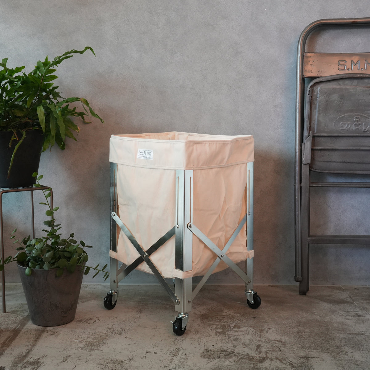 INDUSTRIAL FOLDABLE LAUNDRY WAGON