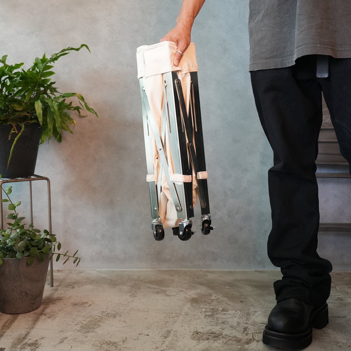 INDUSTRIAL FOLDABLE LAUNDRY WAGON