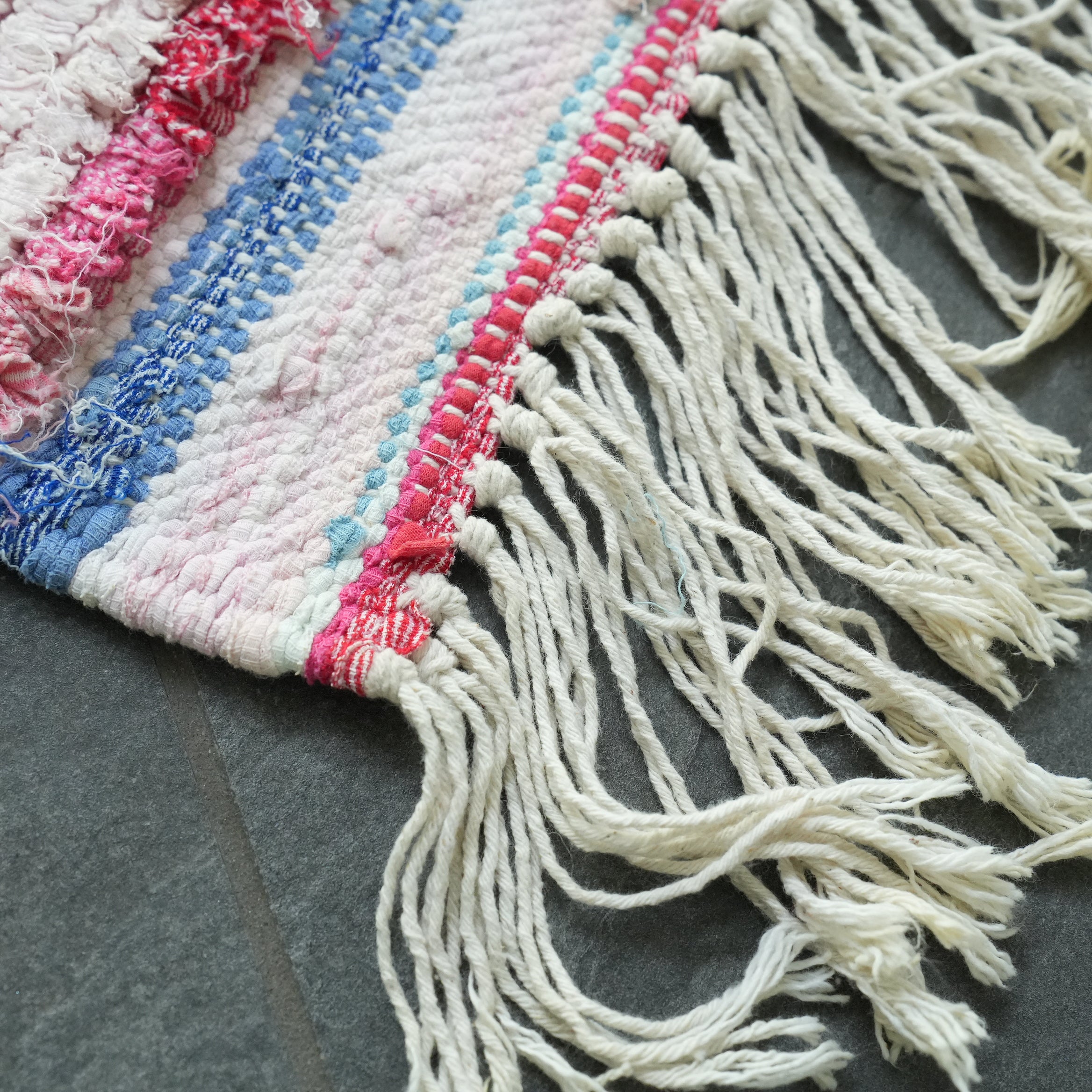 RUG the LIFE / Bouche rouite D143