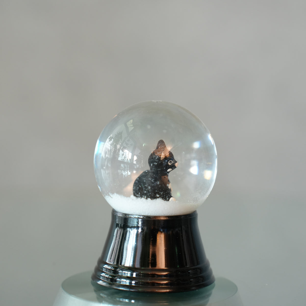 PERZY スノーグローブ 45mm Cat sitting black