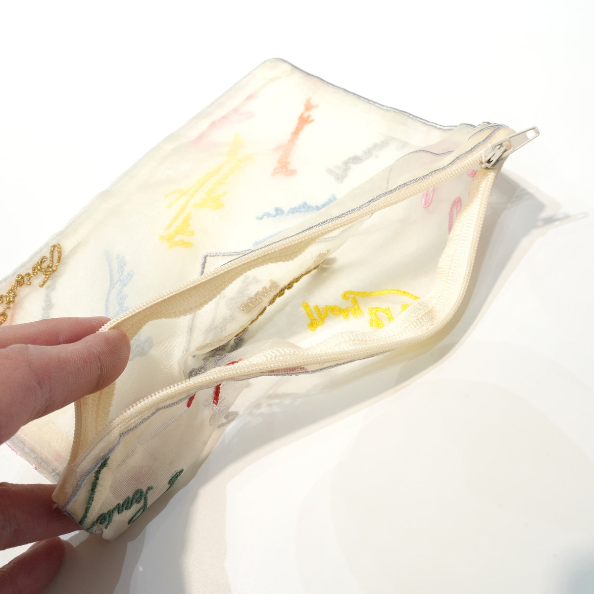 Signatures Pouch