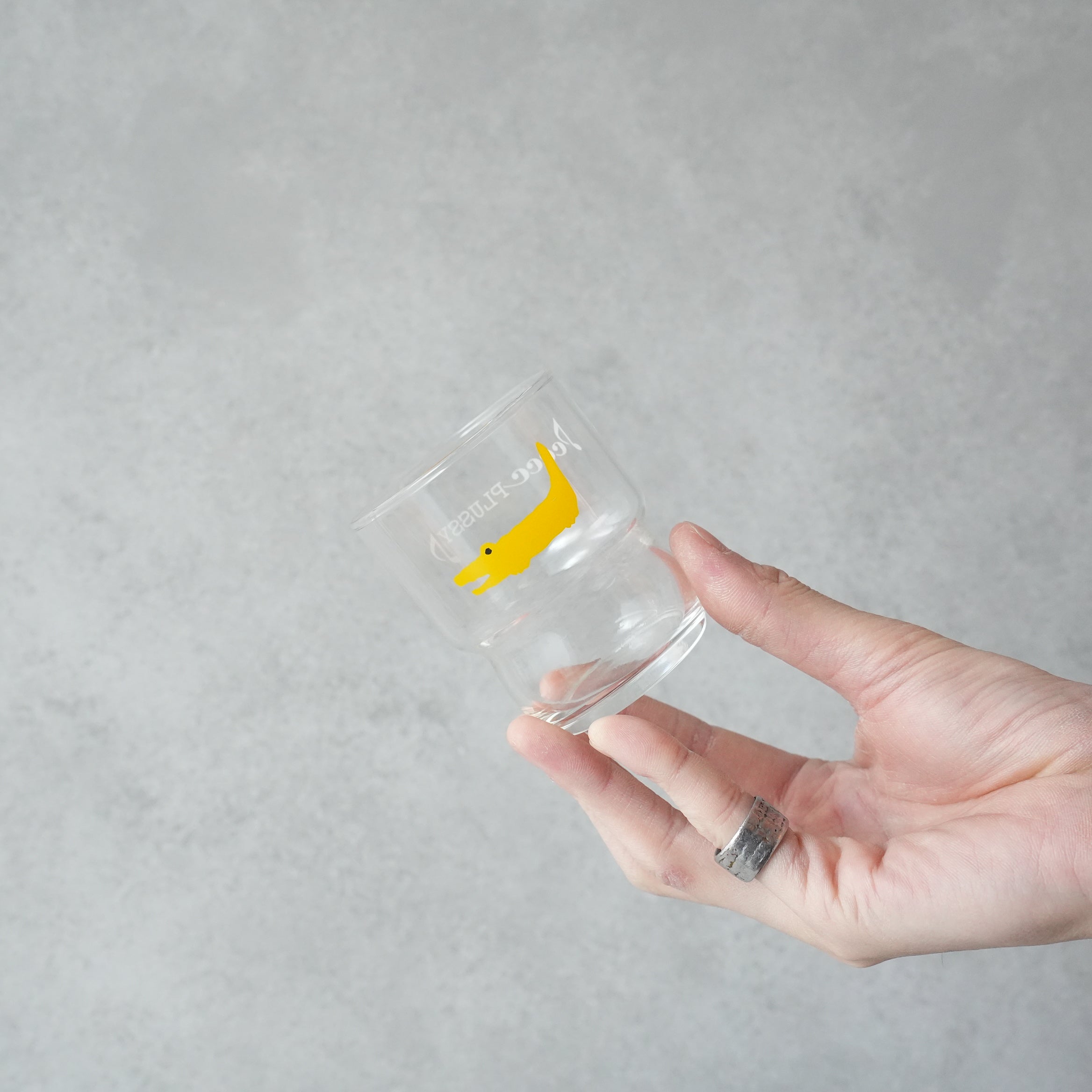 うそみたいなコップ きいろいわに プラッシー