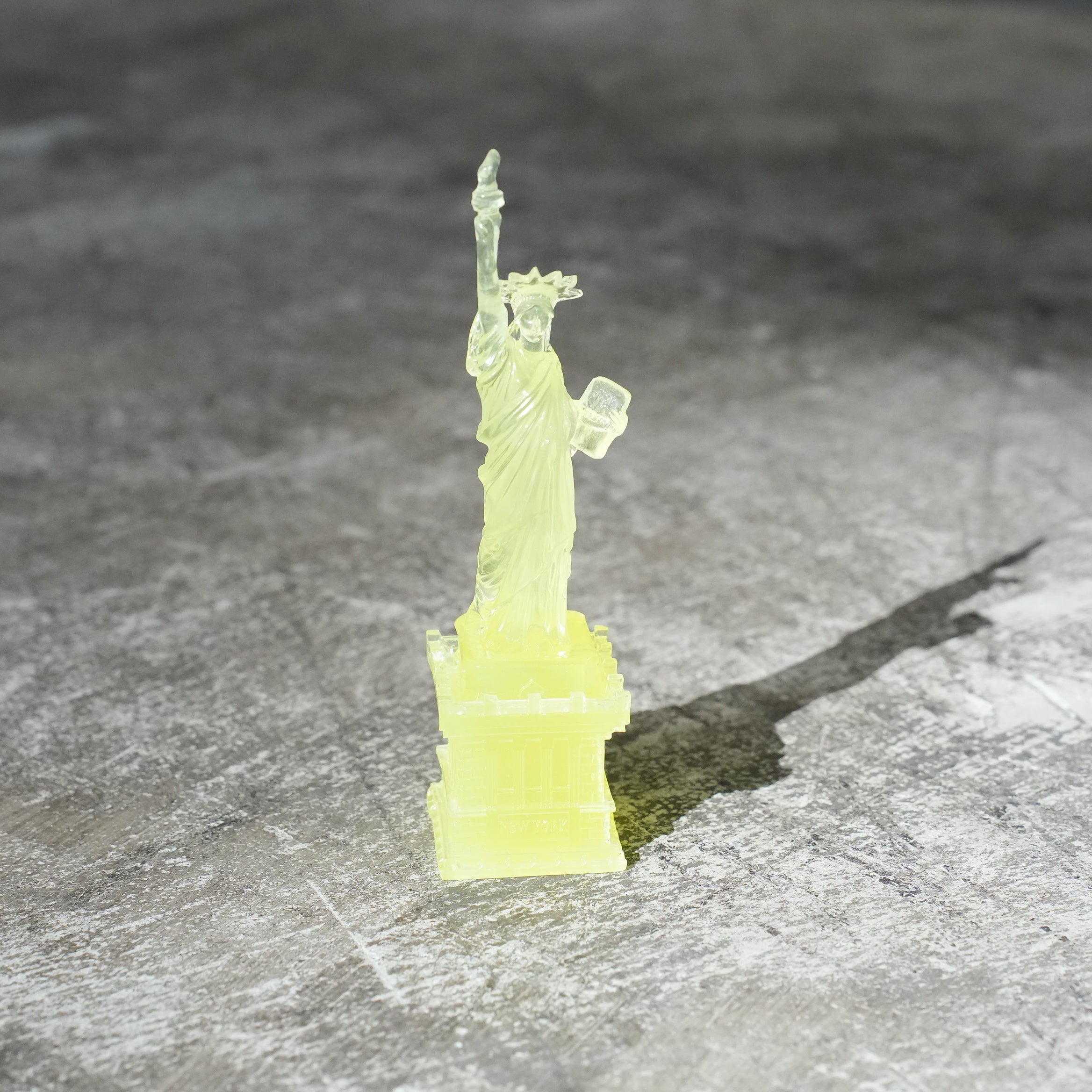STATUE OF LIBERTY / GLOW IN THE DARK