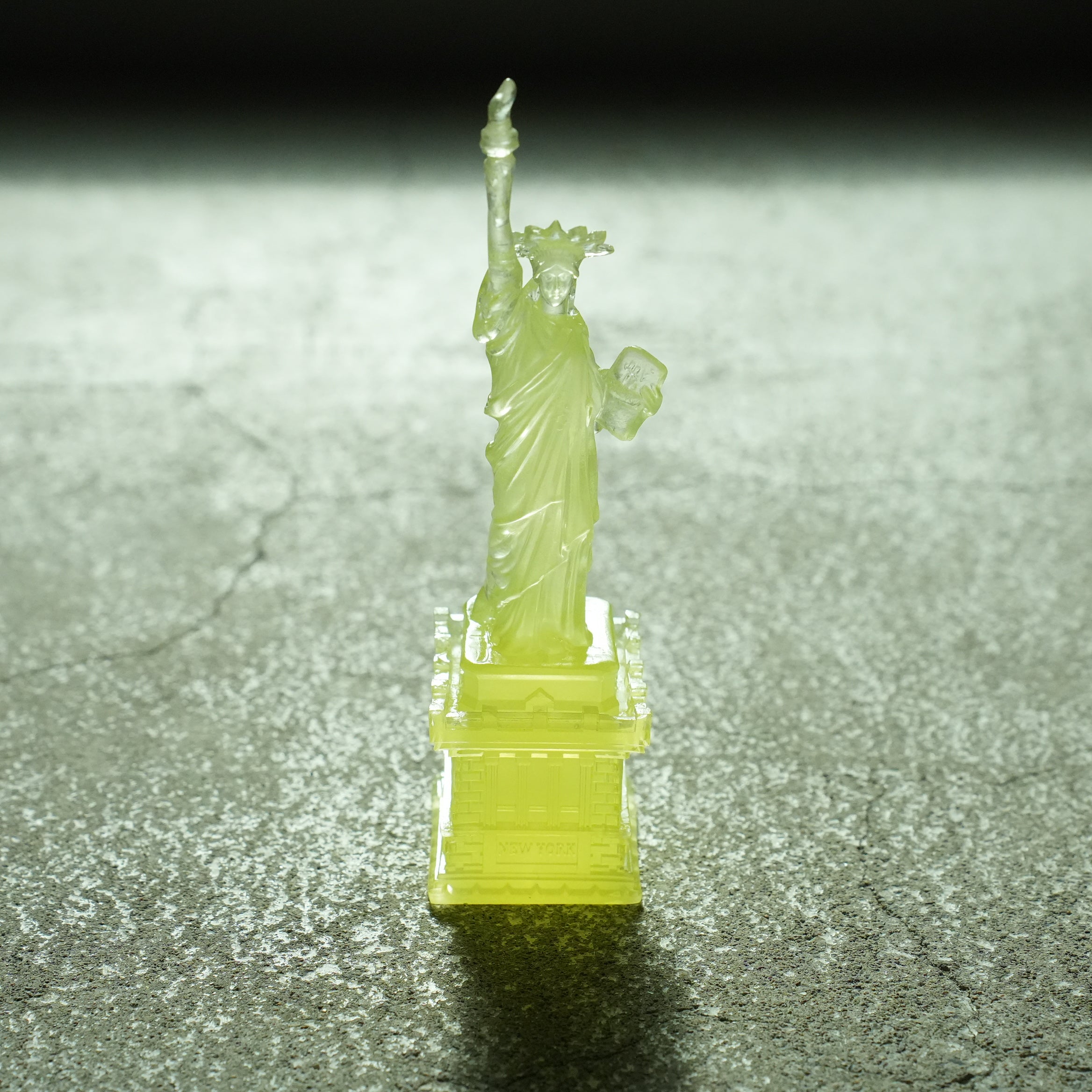 STATUE OF LIBERTY / GLOW IN THE DARK