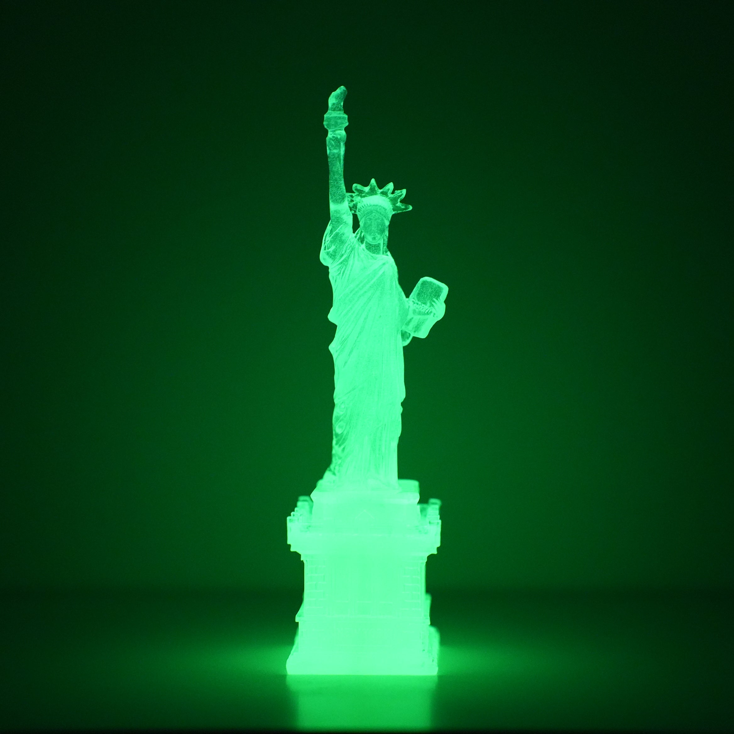 STATUE OF LIBERTY / GLOW IN THE DARK