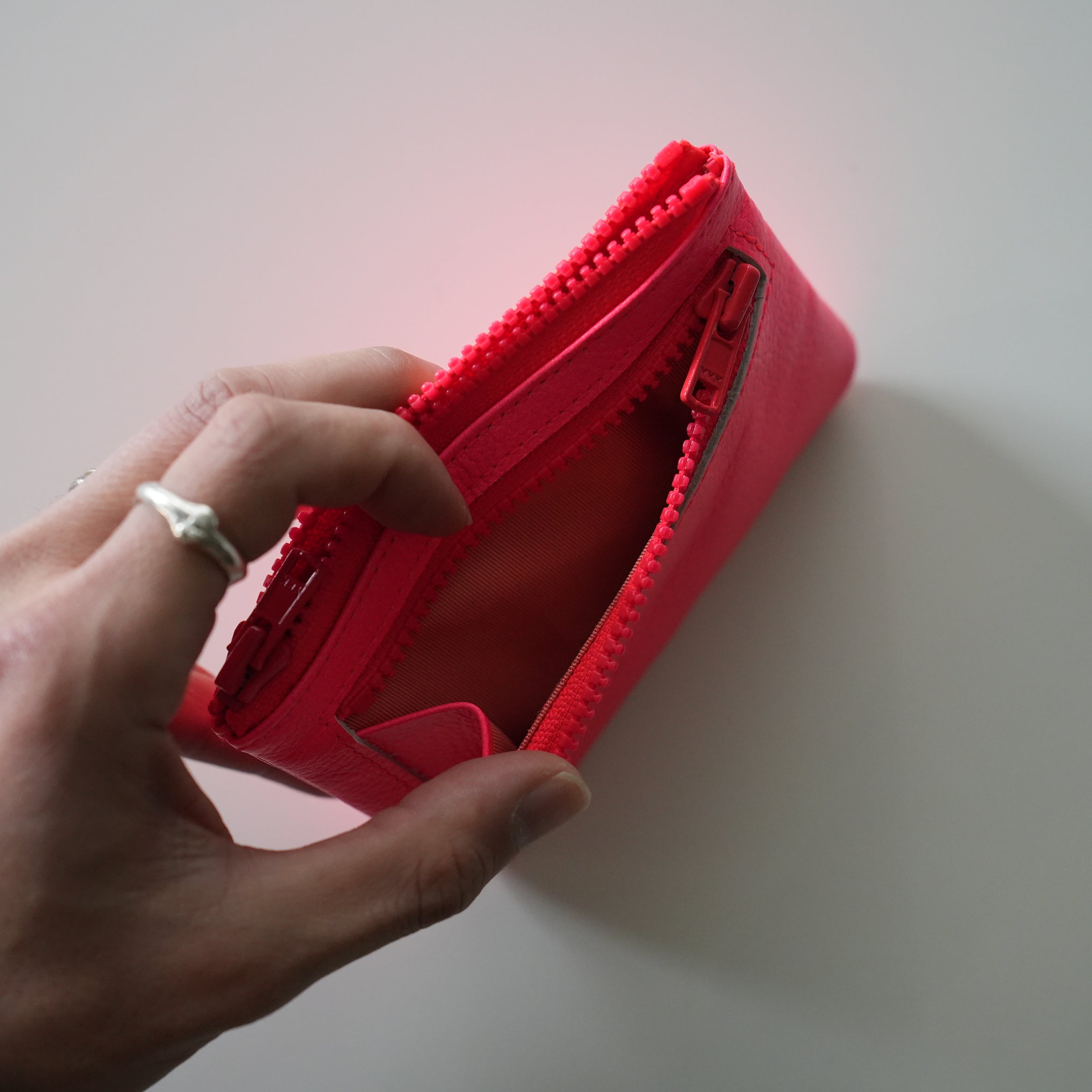 NEON OP POUCH