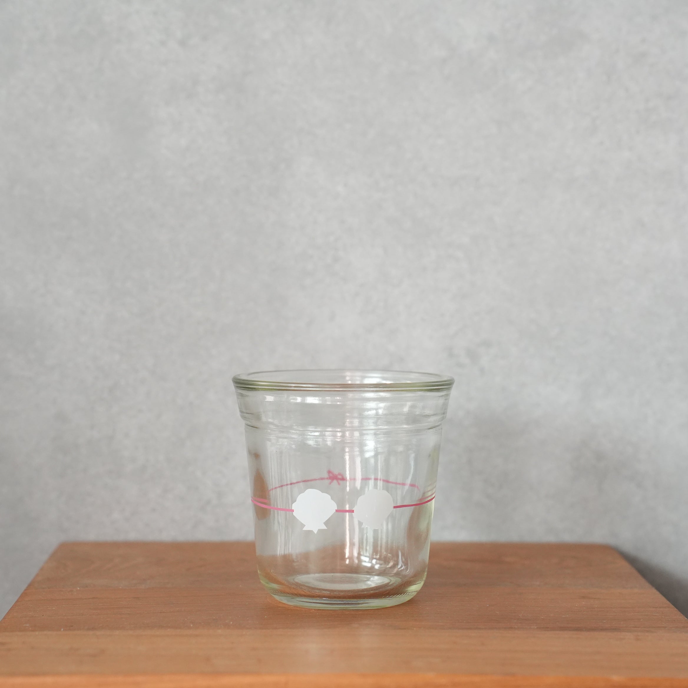 うそみたいなコップ 貝のブラをしているBINKOP