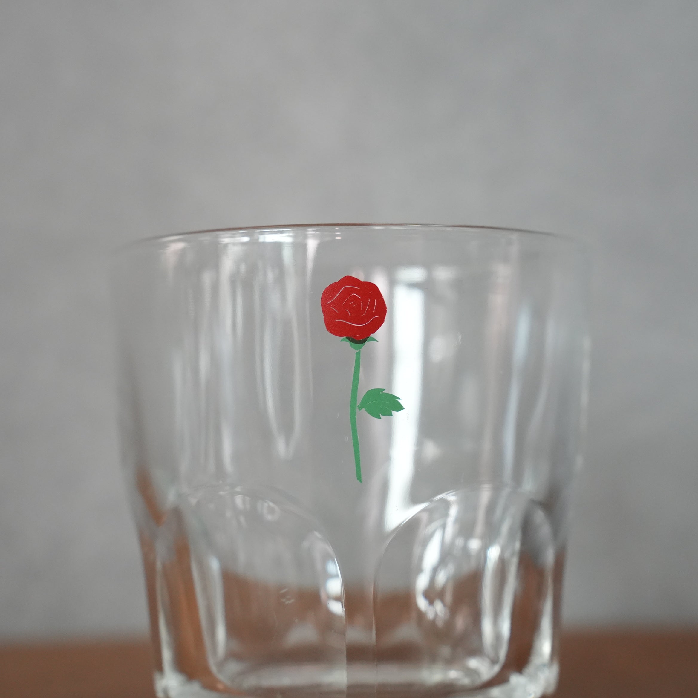 うそみたいなコップ 赤いバラのミニコップ