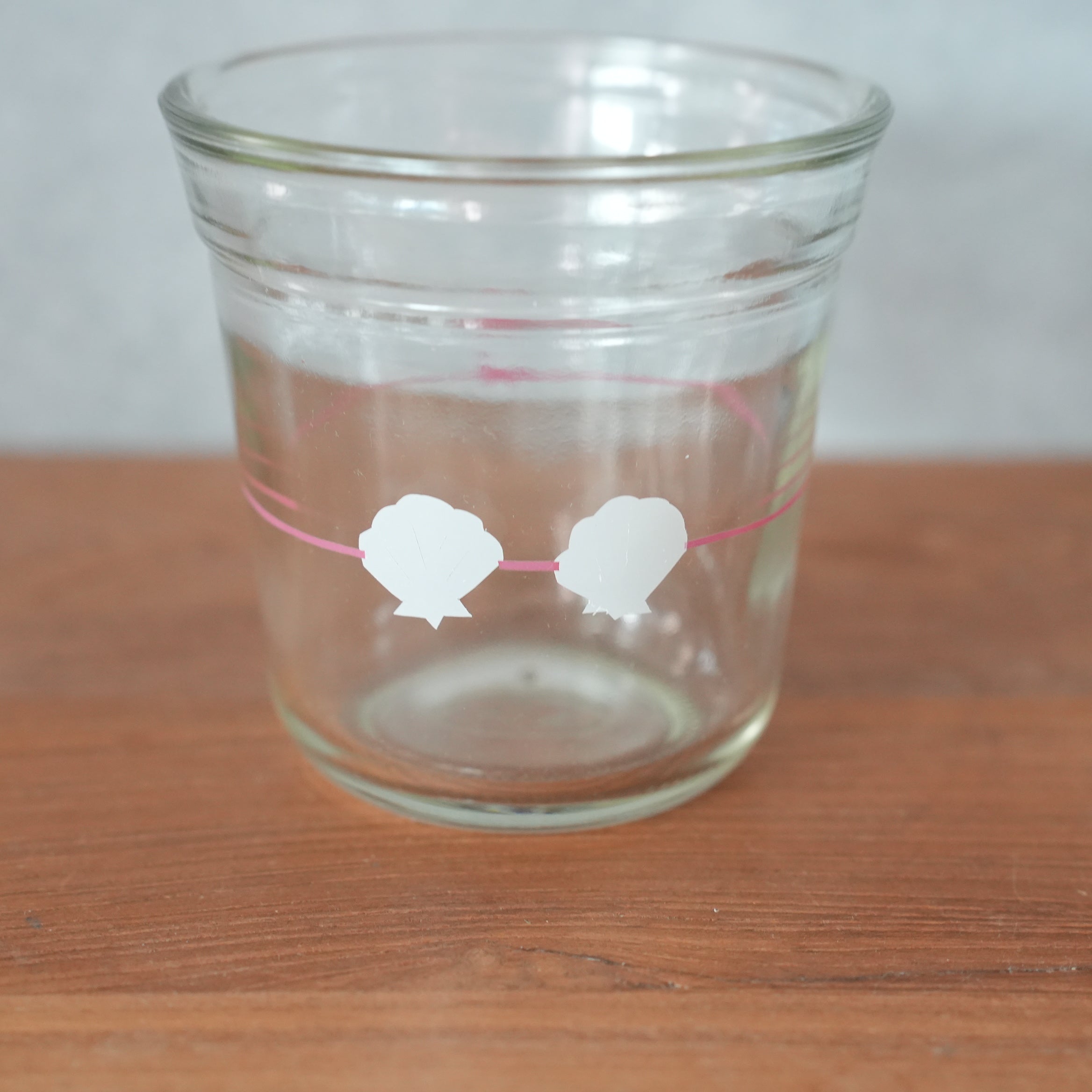 うそみたいなコップ 貝のブラをしているBINKOP