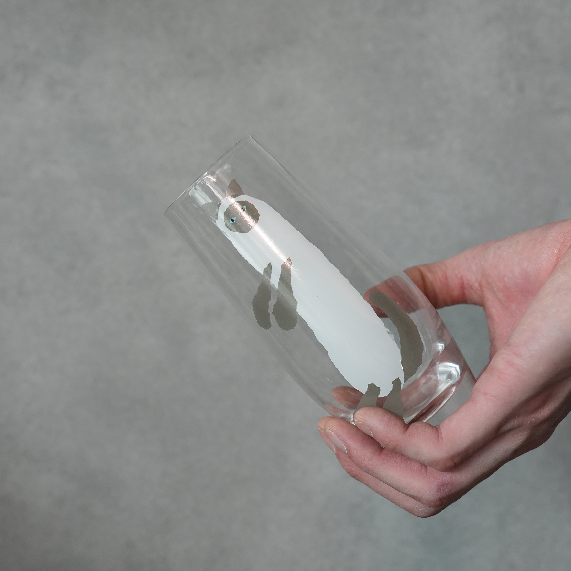 うそみたいなコップ 長いシャムねこ