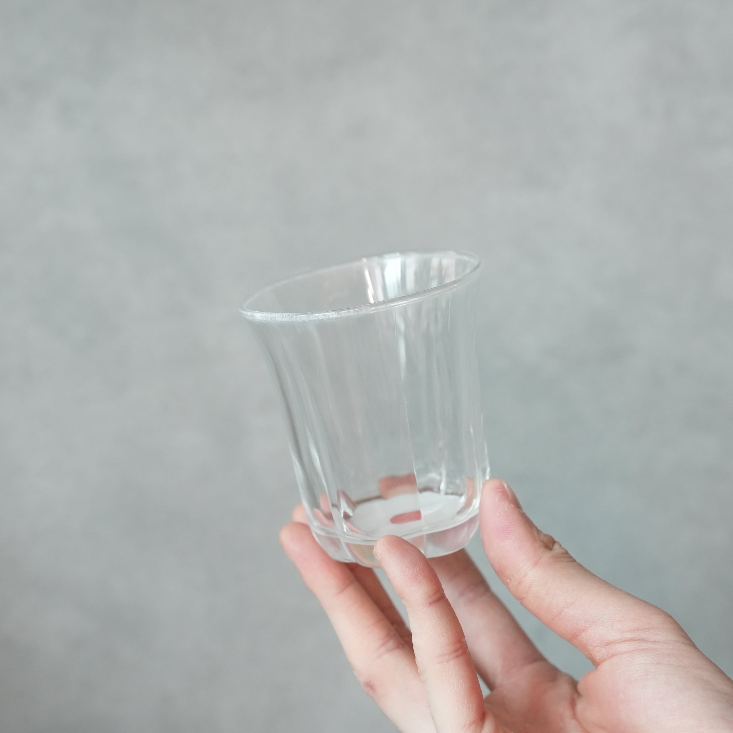 うそみたいなコップ 底がお花のコップ