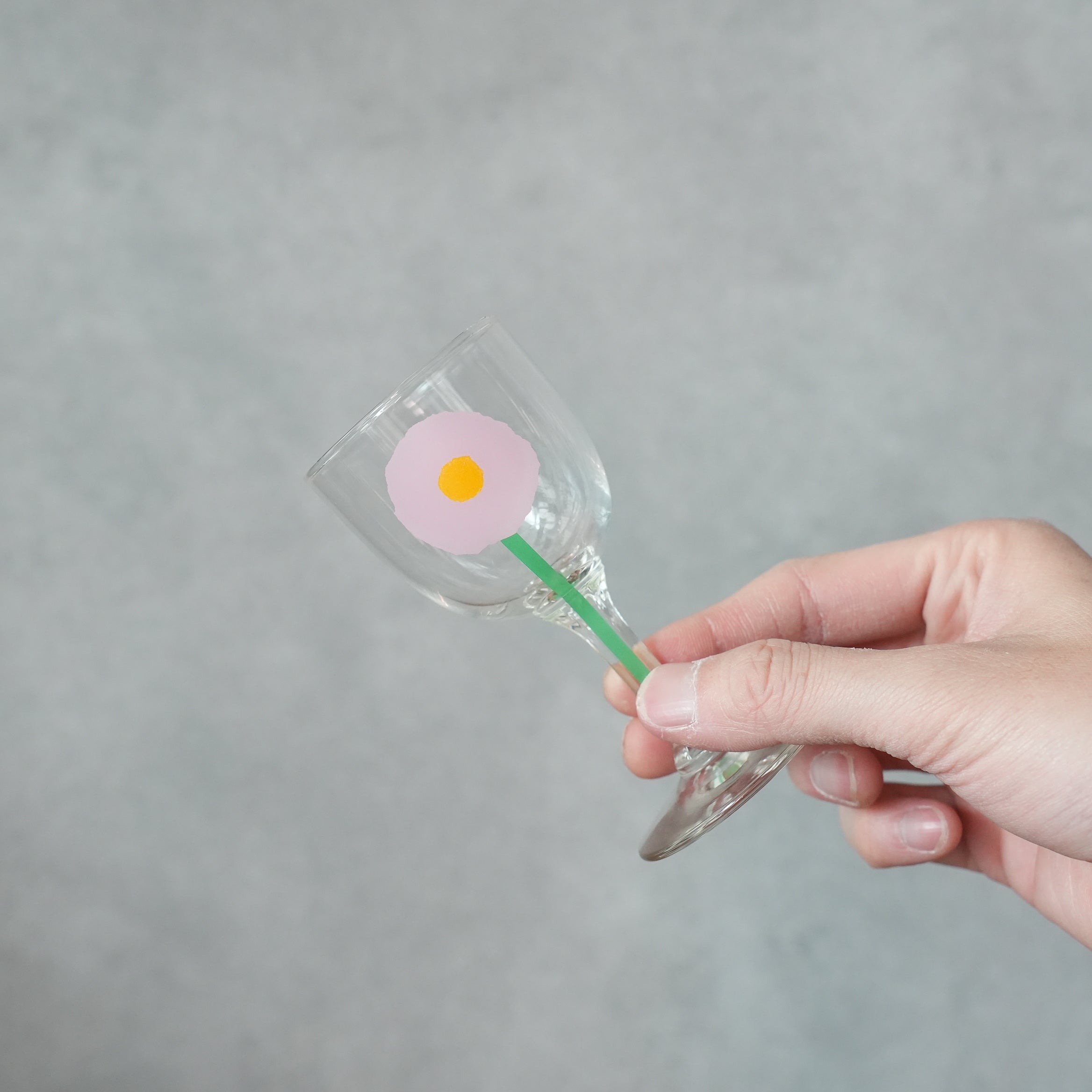 うそみたいなコップ ガーベラワイングラス ミニ うすピンク