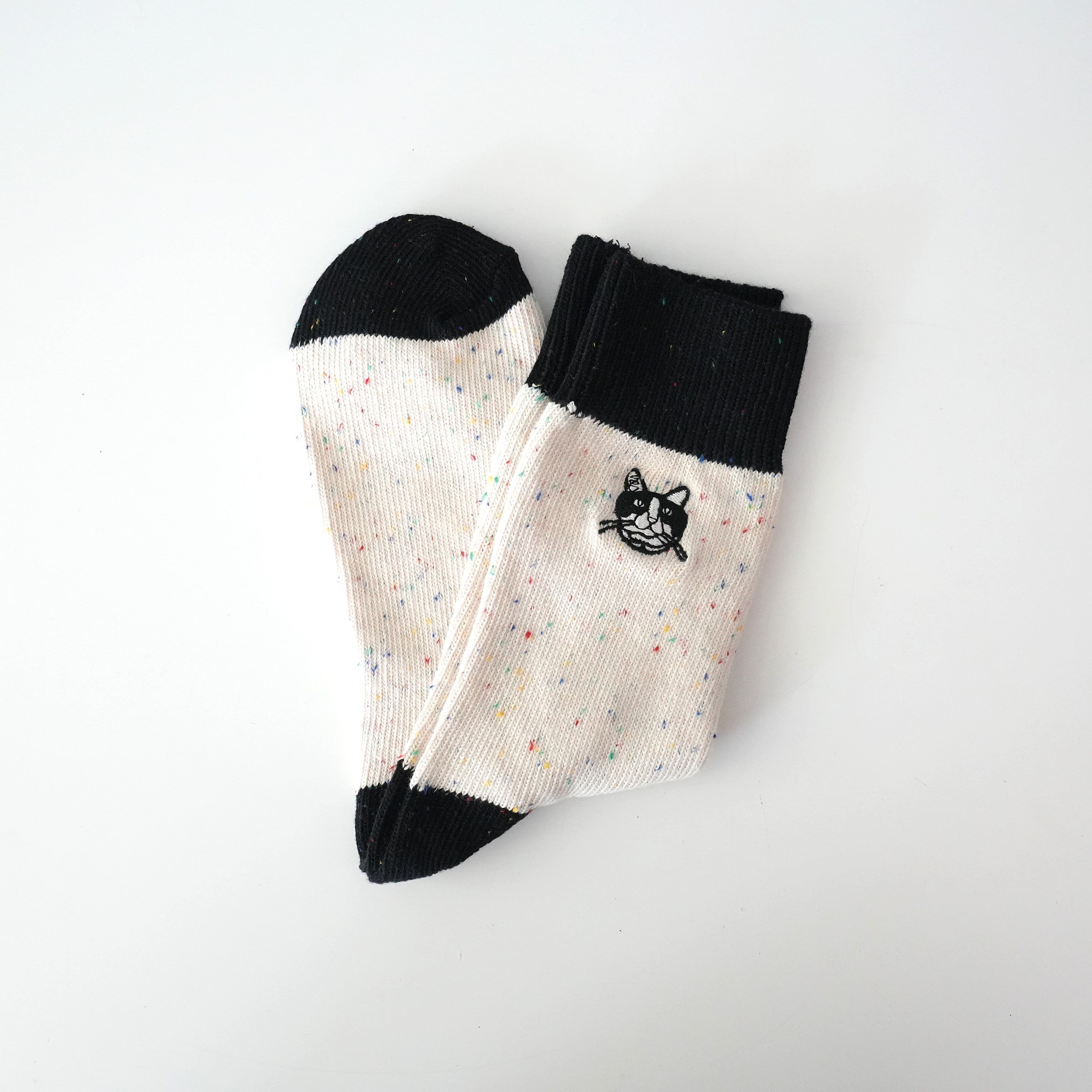 HAyU 刺繍ソックス