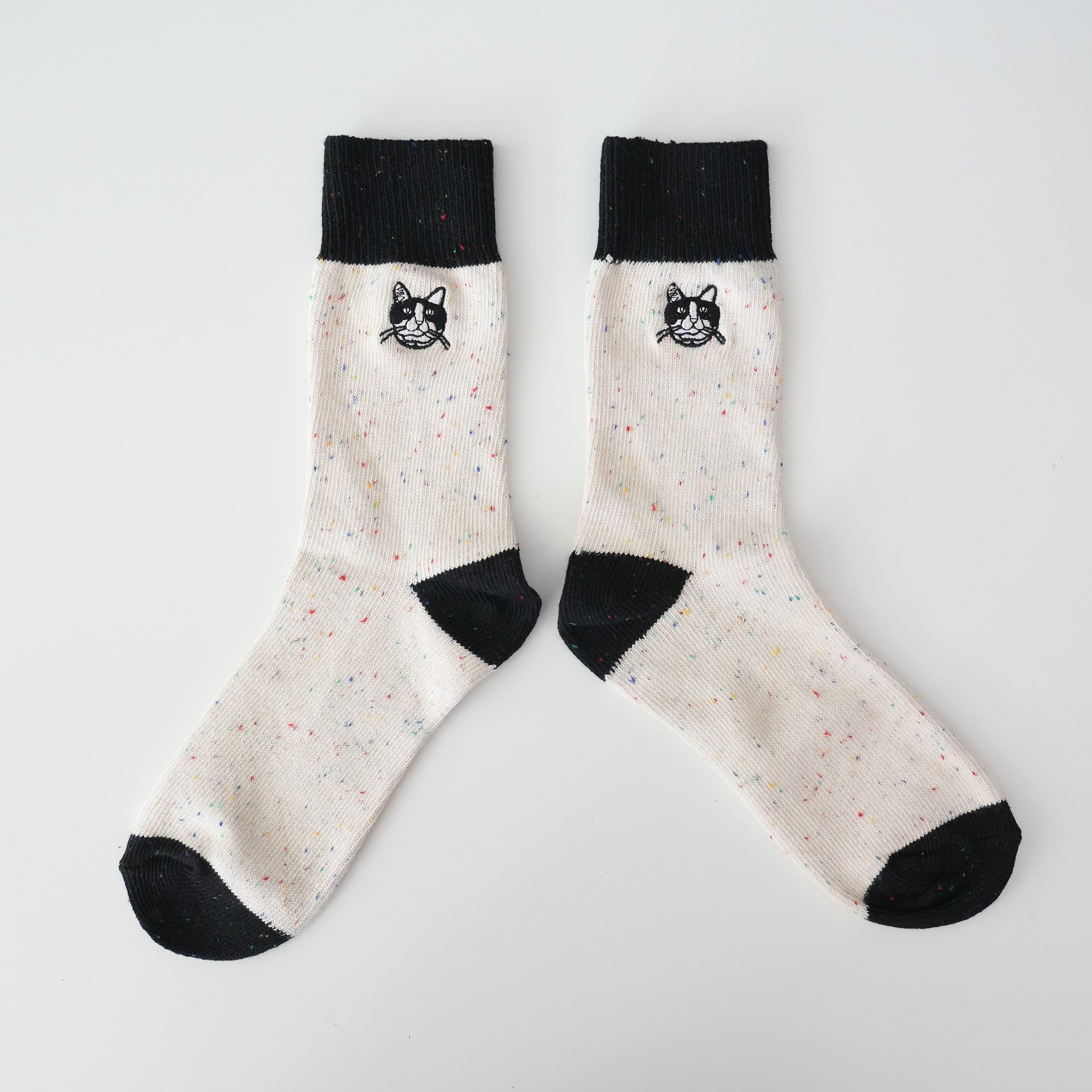 HAyU 刺繍ソックス