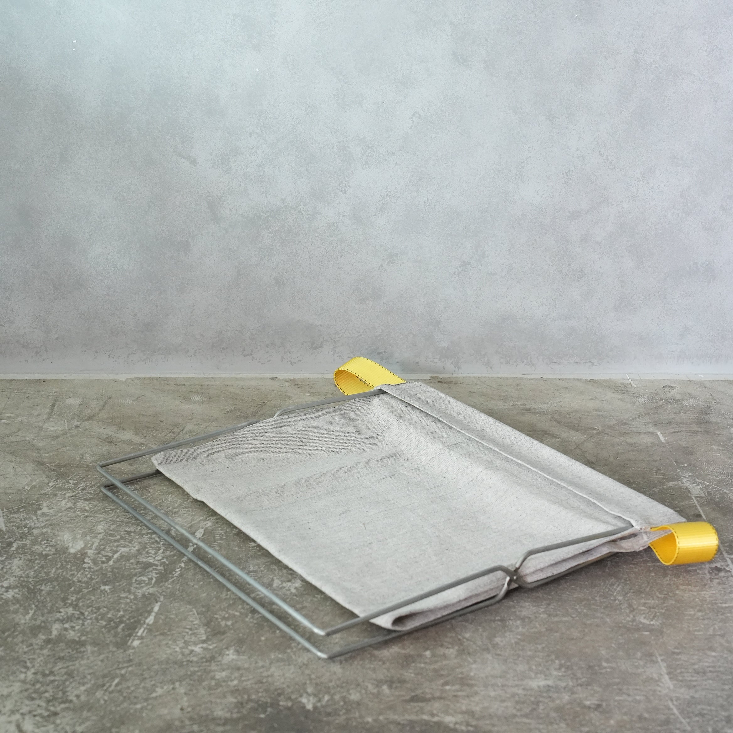 FOLDING BAG STORAGE FOR CAFE