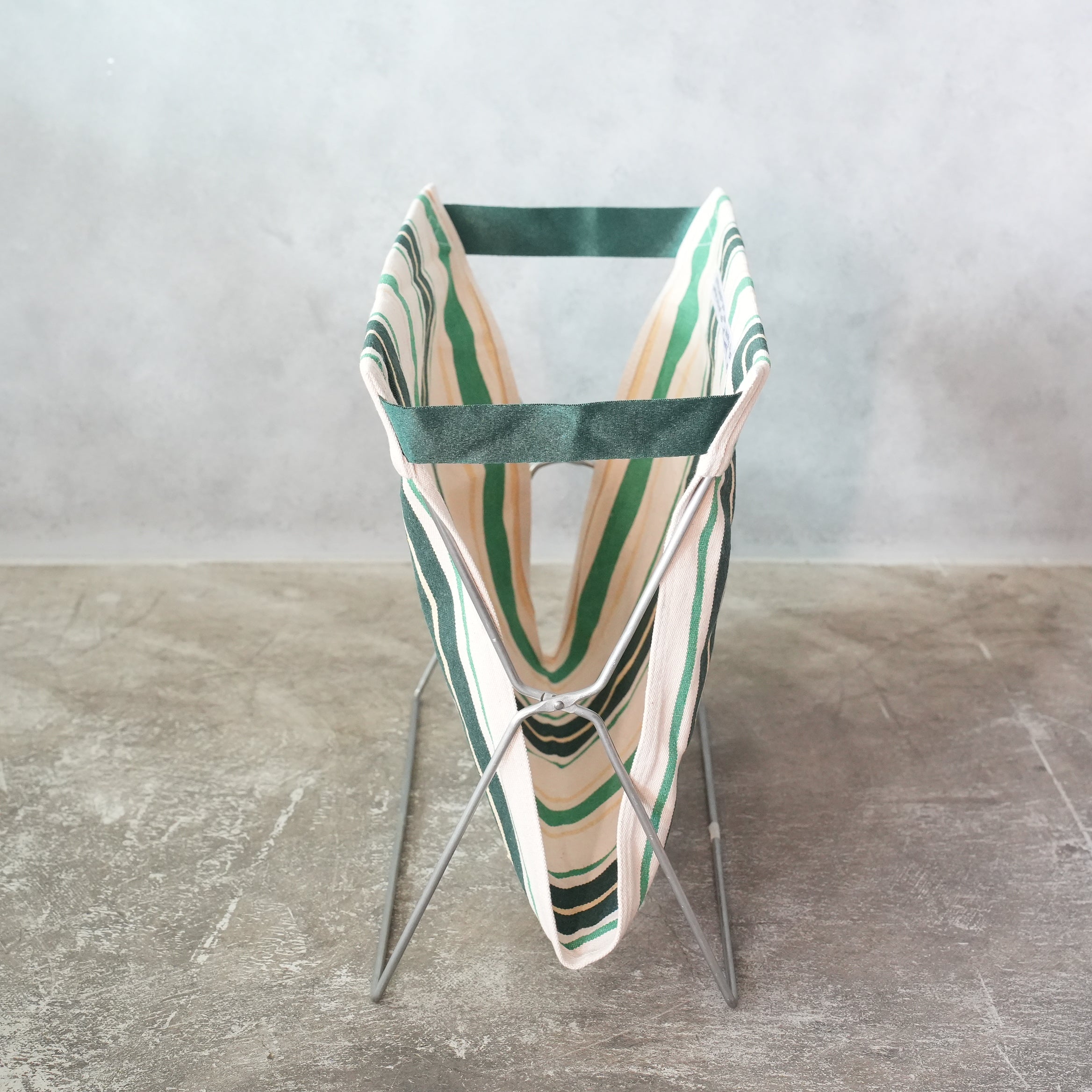 FOLDING BAG STORAGE FOR CAFE