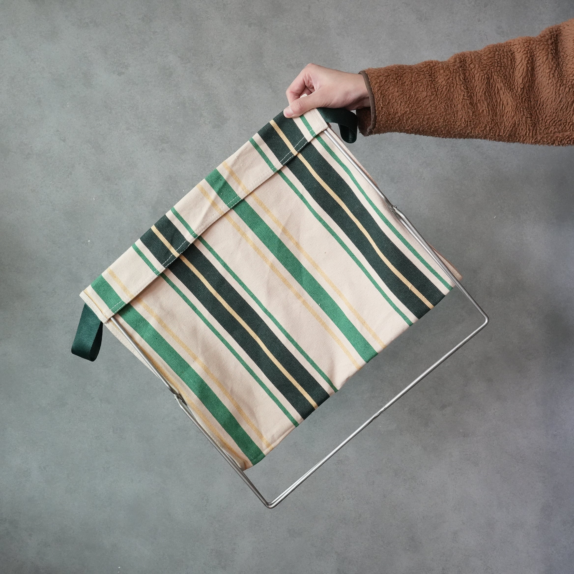 FOLDING BAG STORAGE FOR CAFE