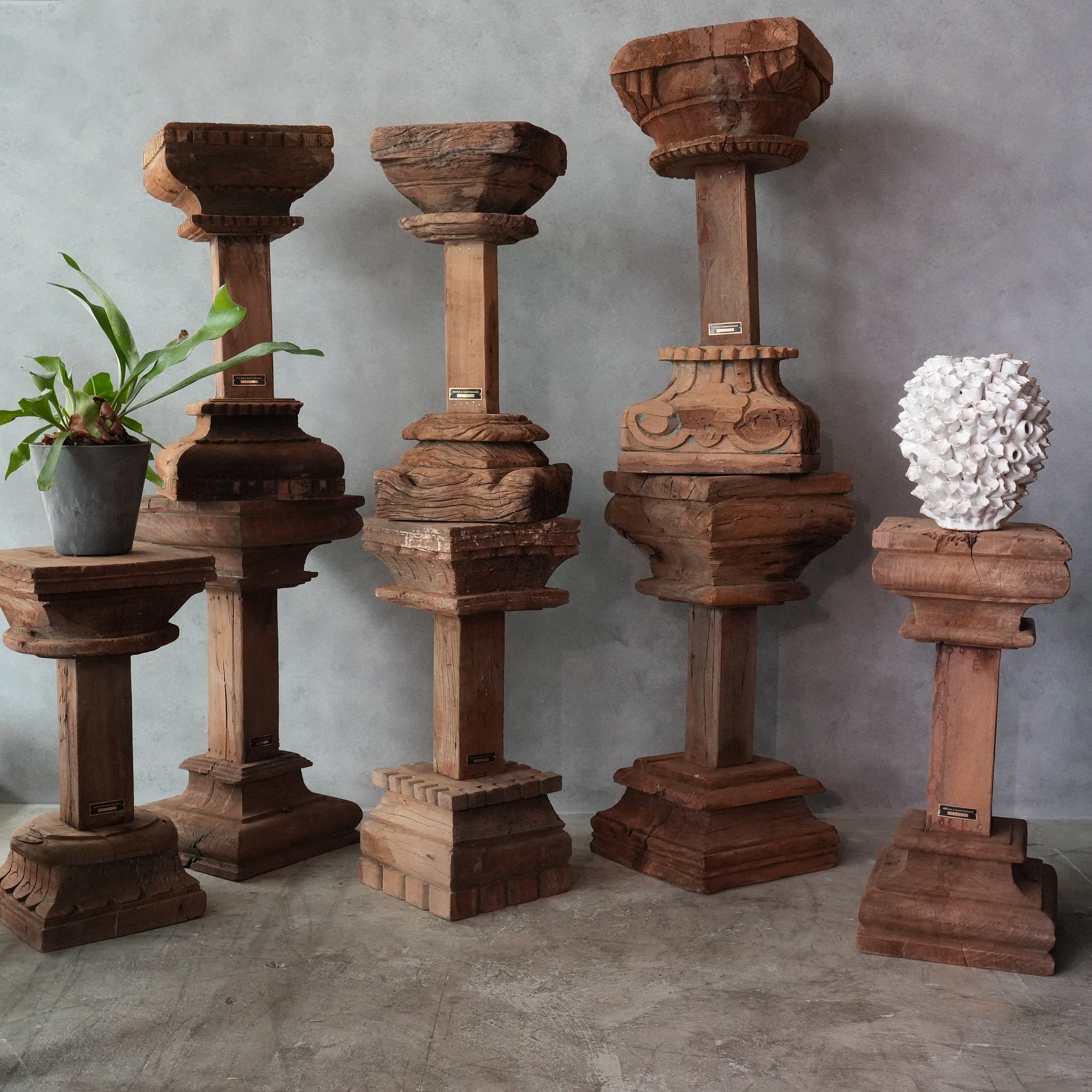 PILLAR STAND F