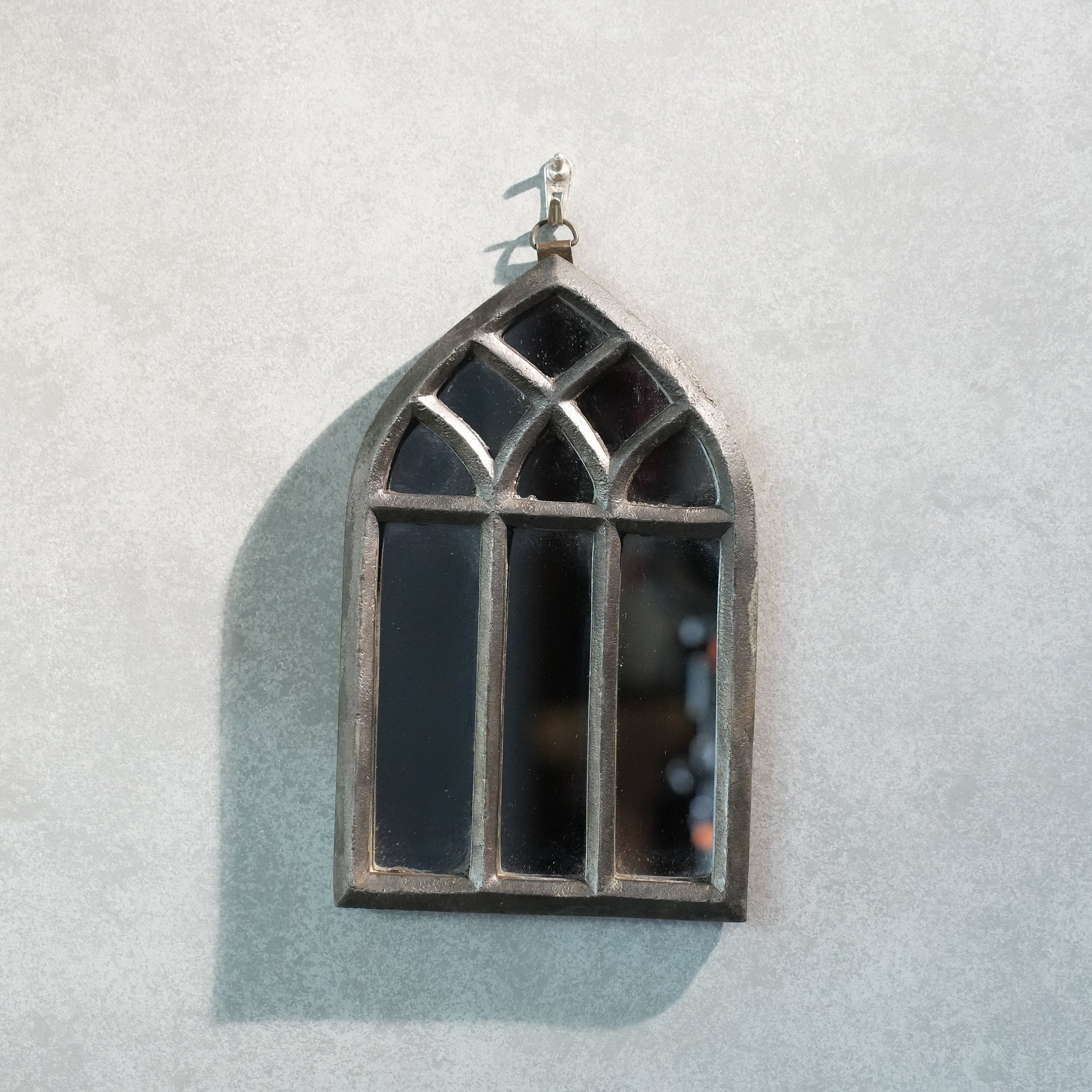 Pointed Frame Mirror L