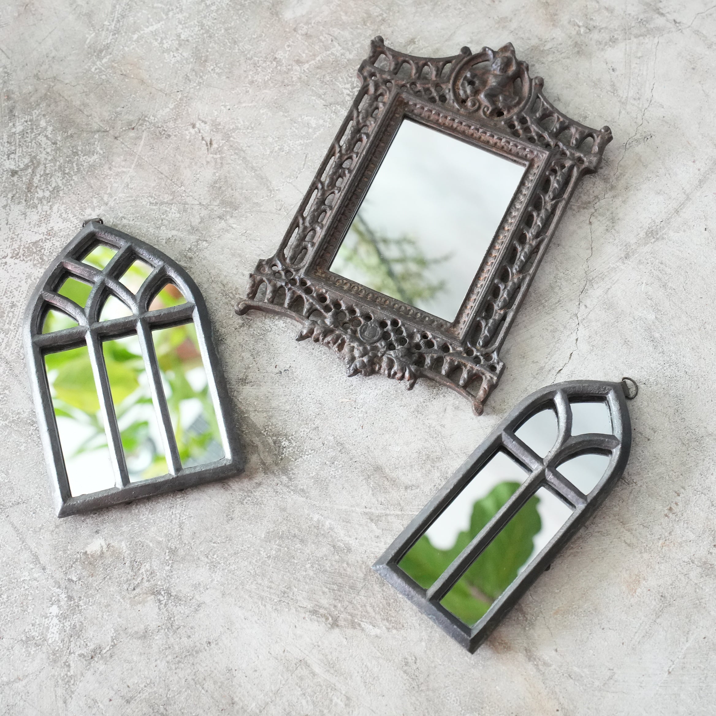 Pointed Frame Mirror L
