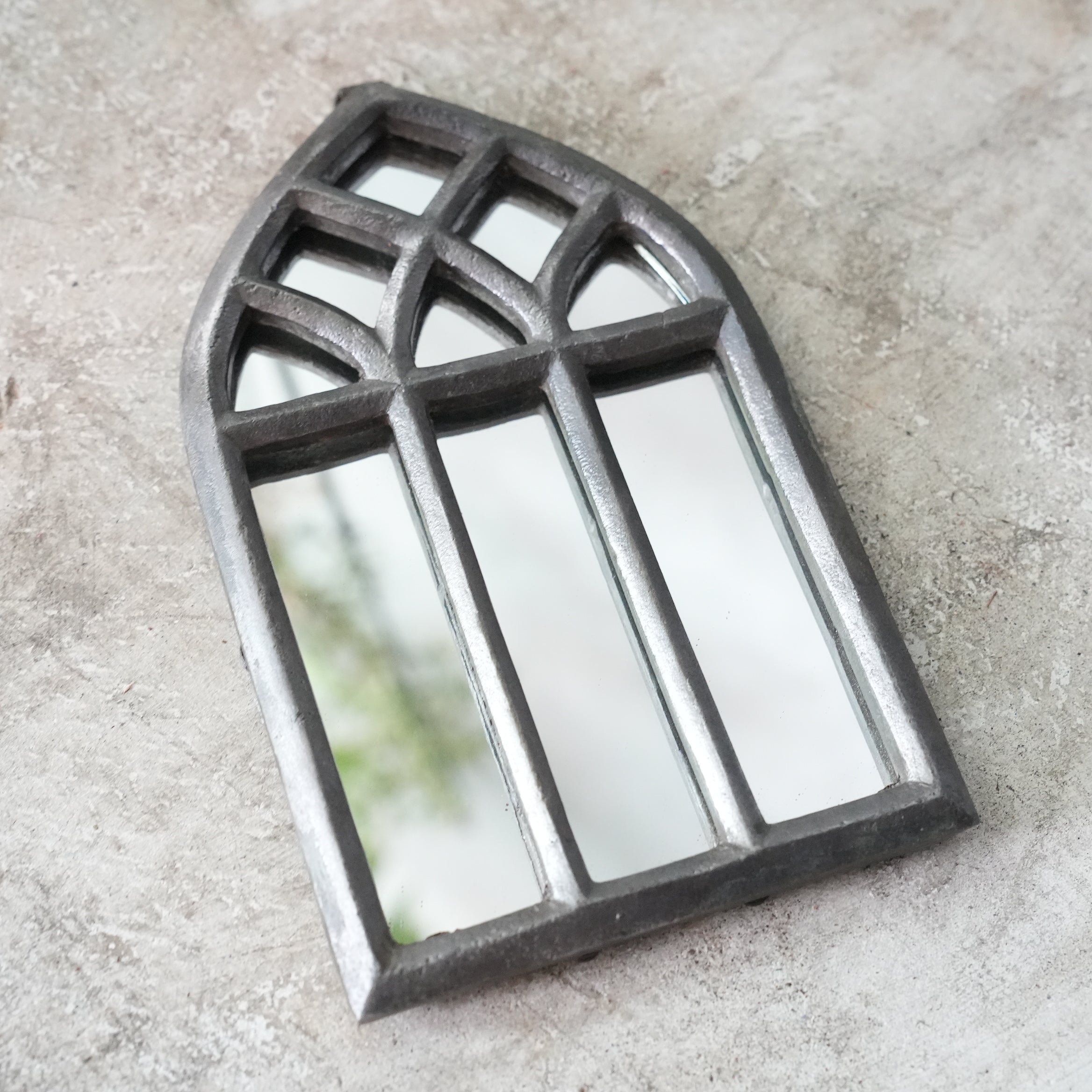 Pointed Frame Mirror L