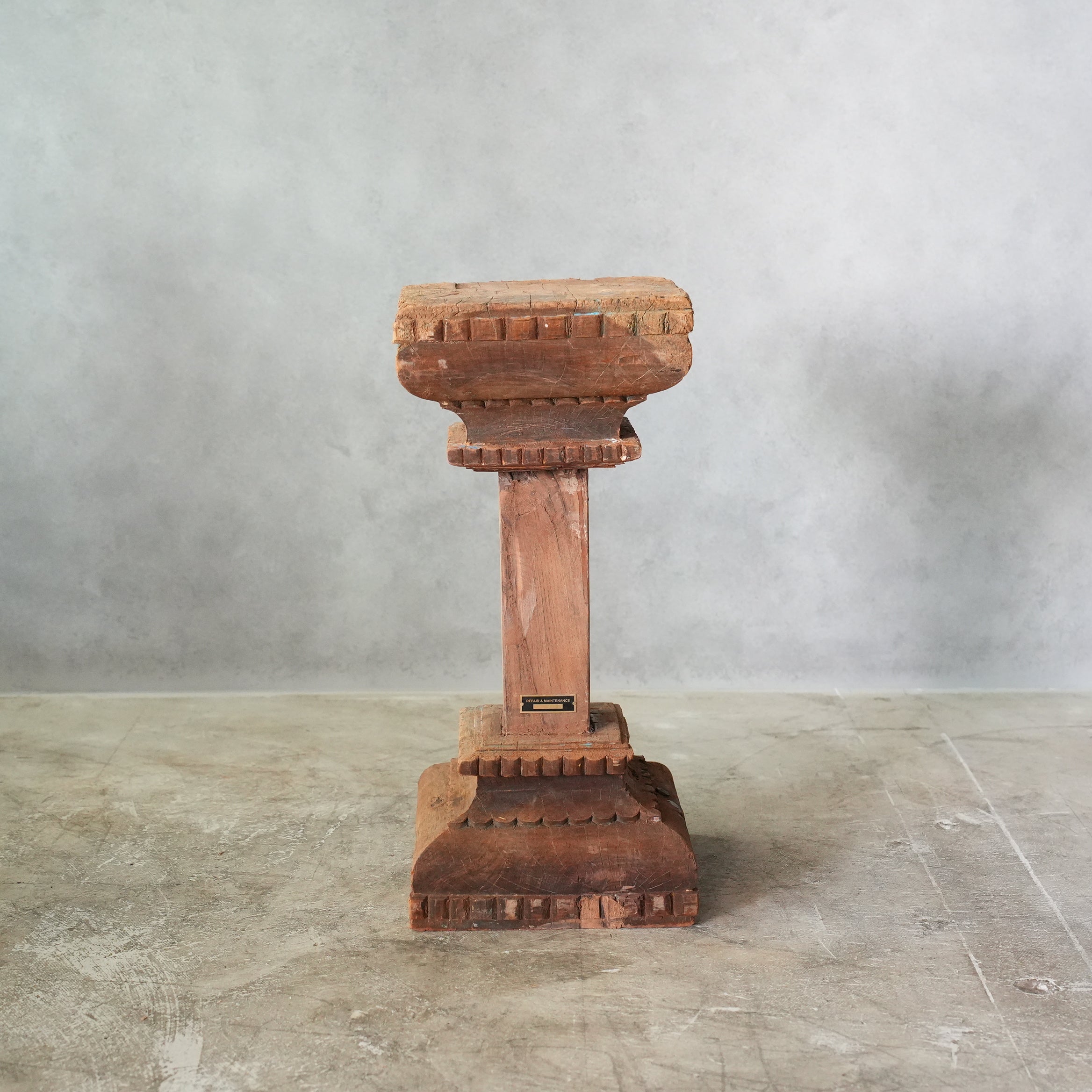PILLAR STAND G