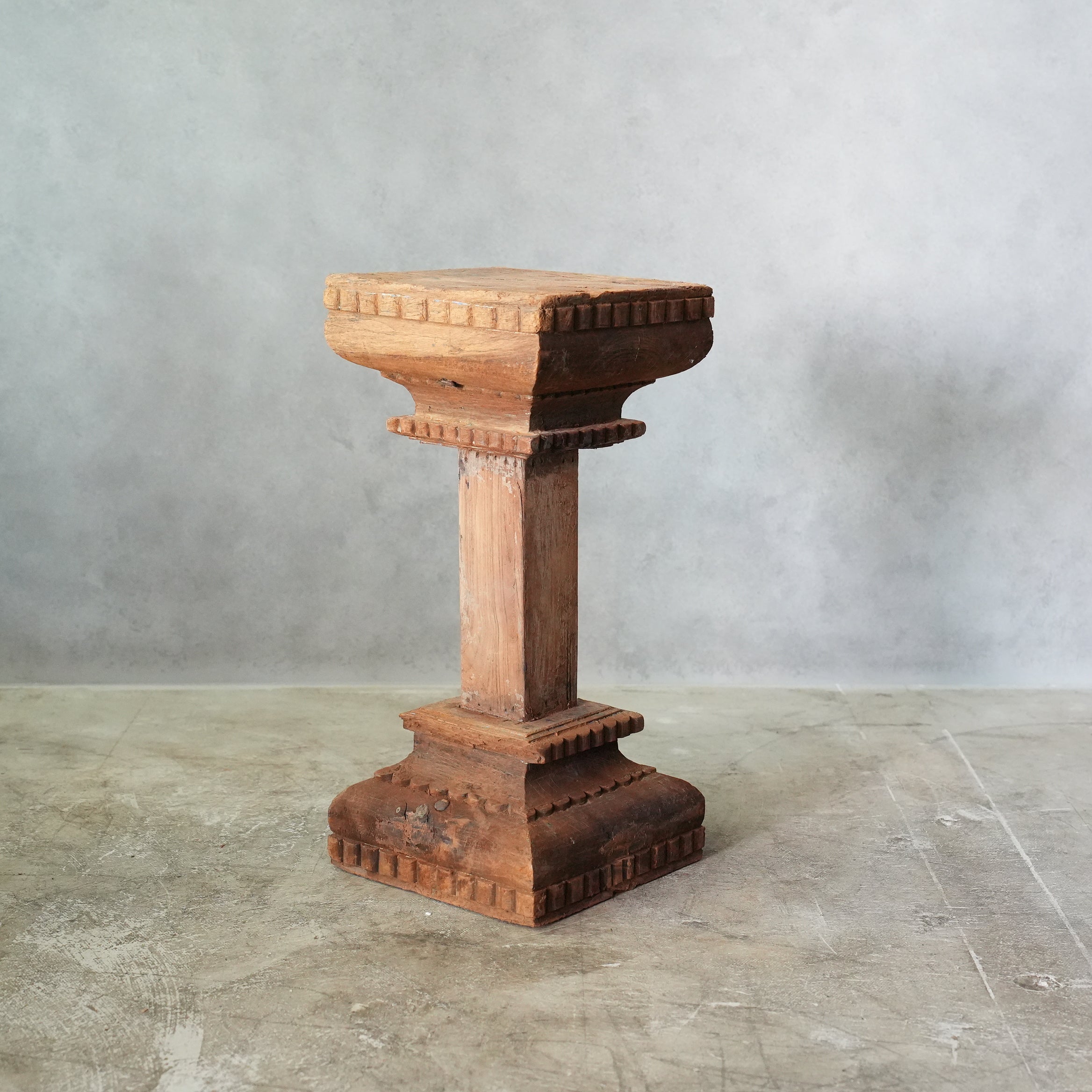 PILLAR STAND G