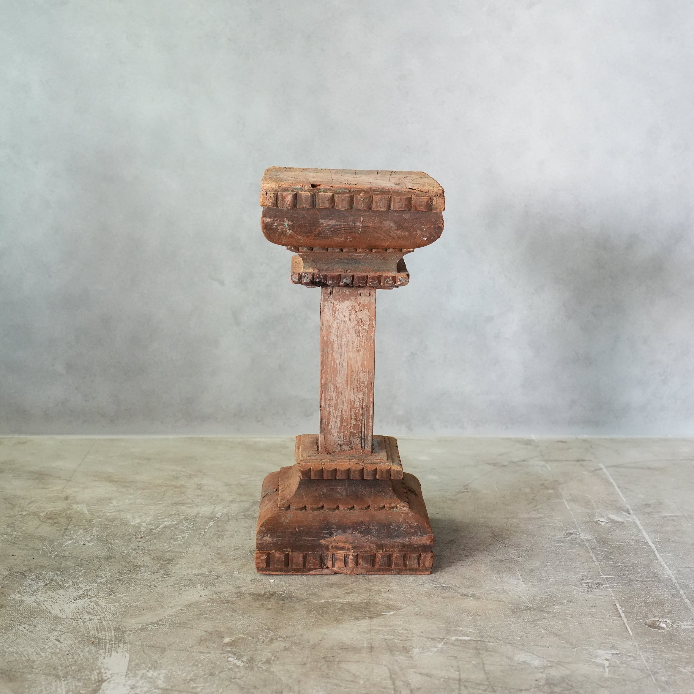 PILLAR STAND G