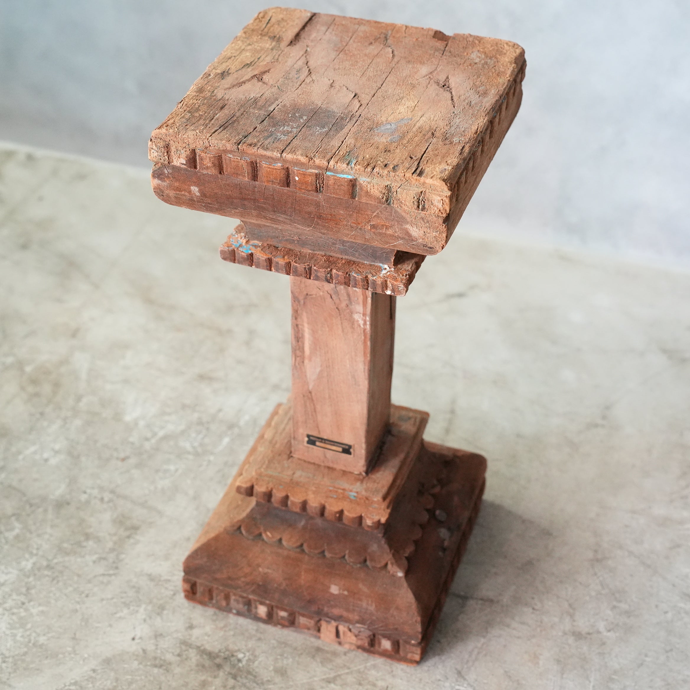 PILLAR STAND G