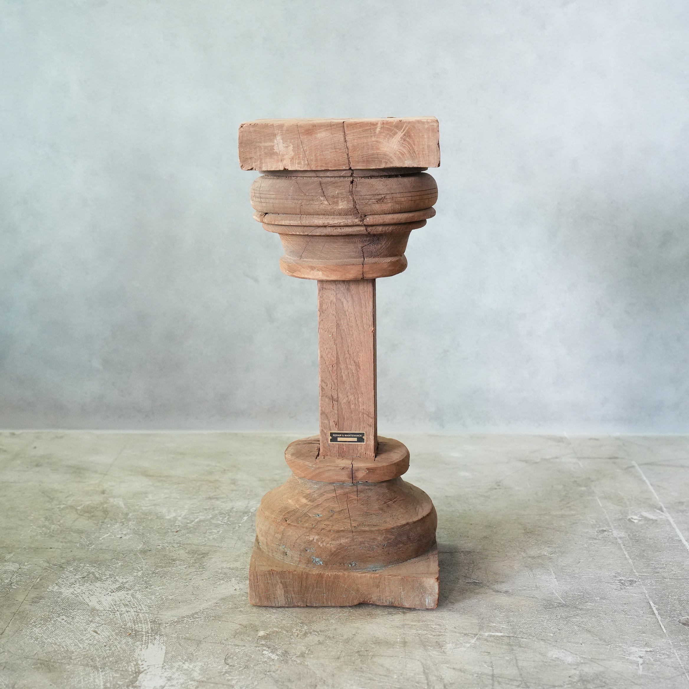 PILLAR STAND A