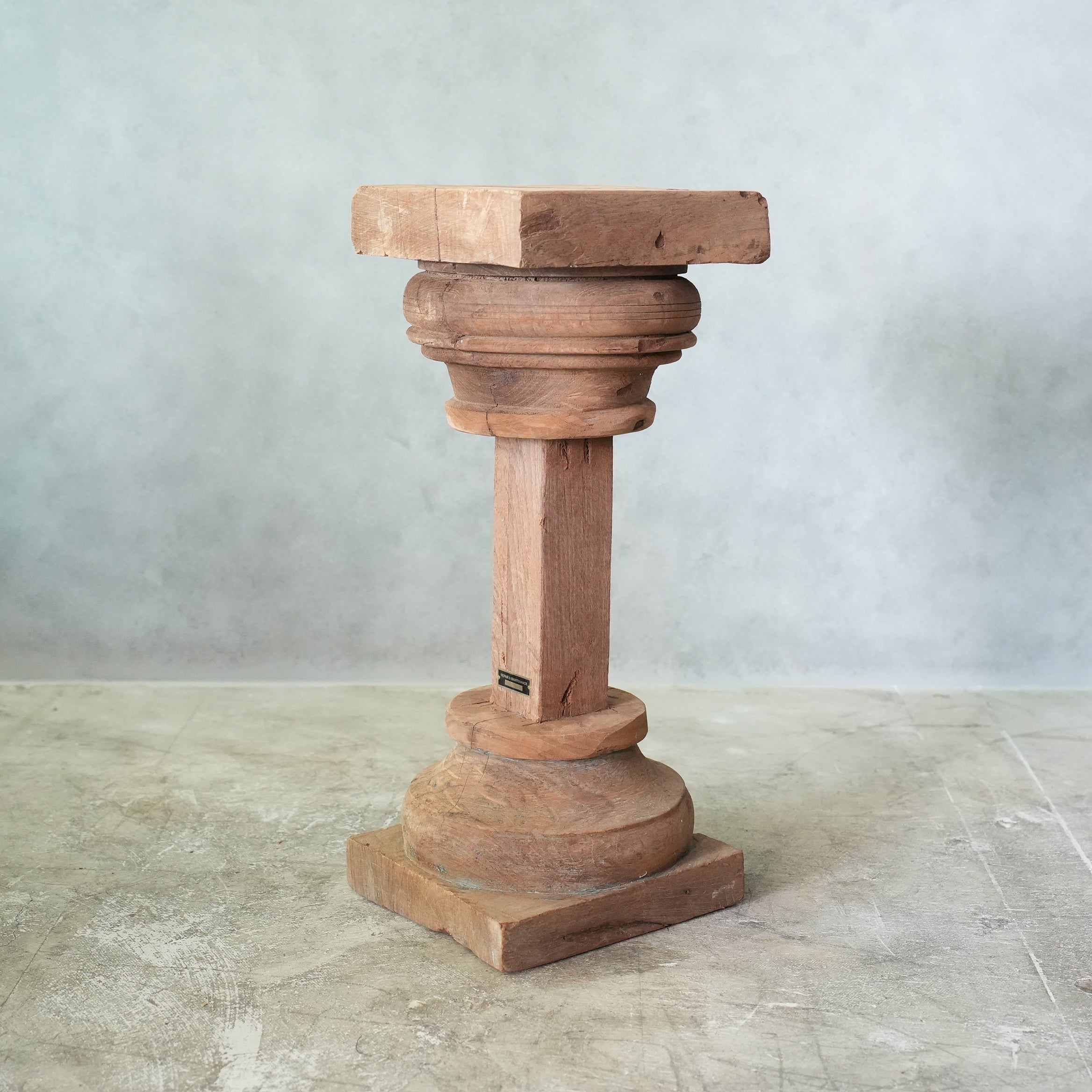 PILLAR STAND A